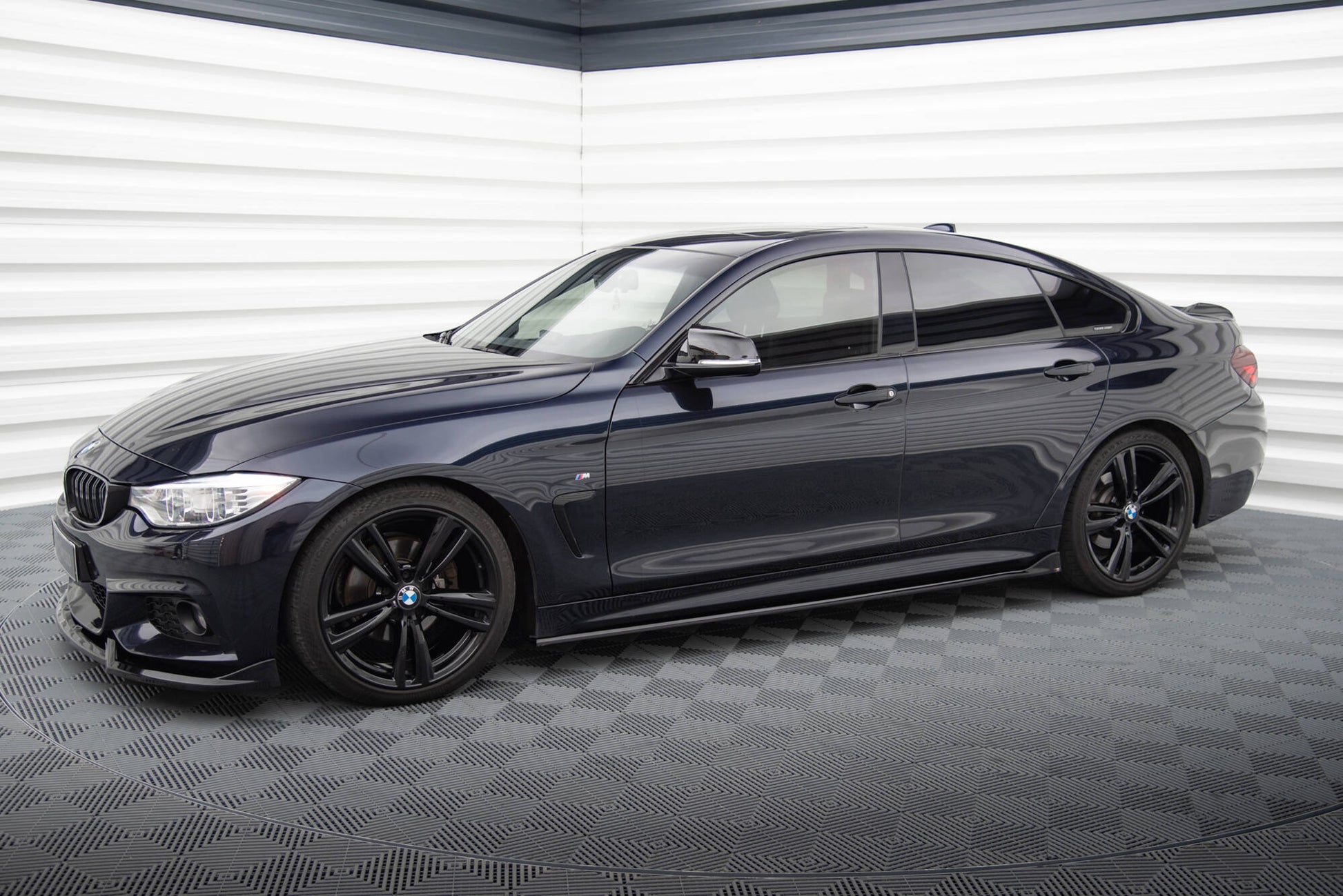 Maxton Seitenschweller Ansatz für V.3 für BMW 4er Coupe / Gran Coupe / Cabrio M-Paket F32 / F36 / F33 schwarz Hochglanz