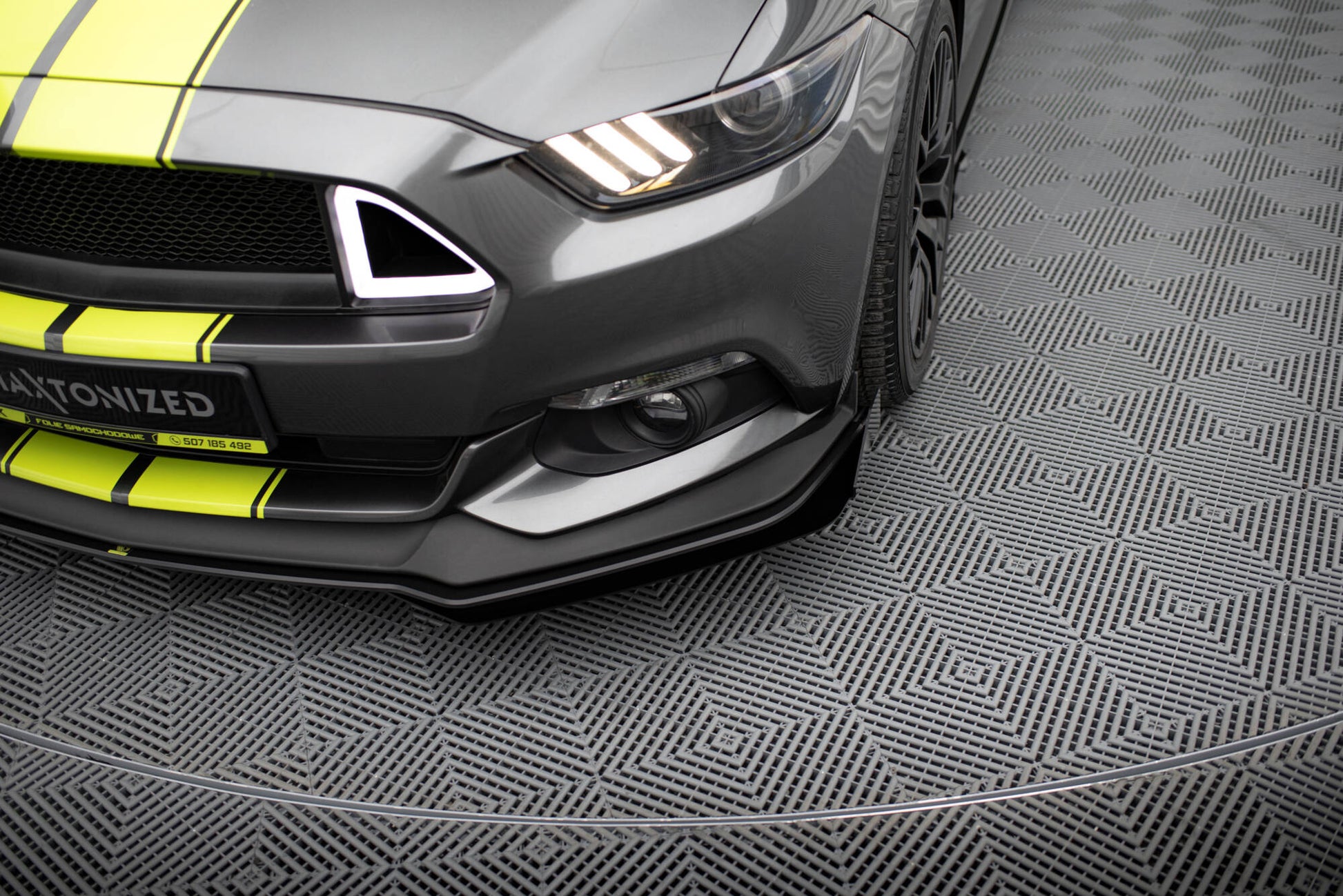 Maxton Front Flaps Ford Mustang GT Mk6  schwarz Hochglanz