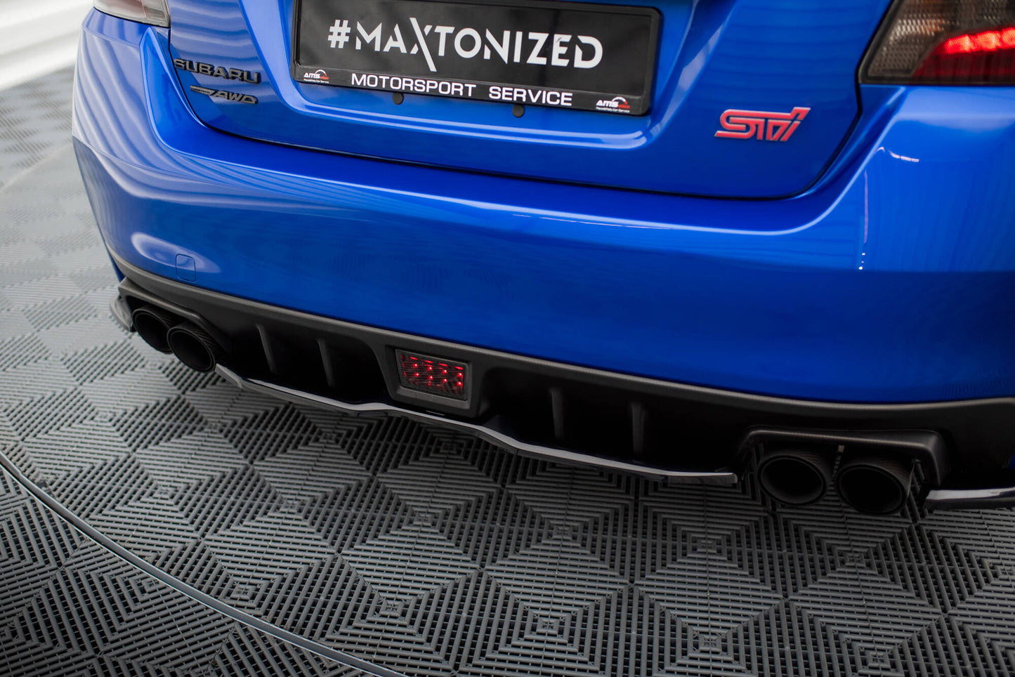 Maxton Mittlerer Diffusor Heck Ansatz V.2 für Subaru WRX STI Mk1  schwarz Hochglanz