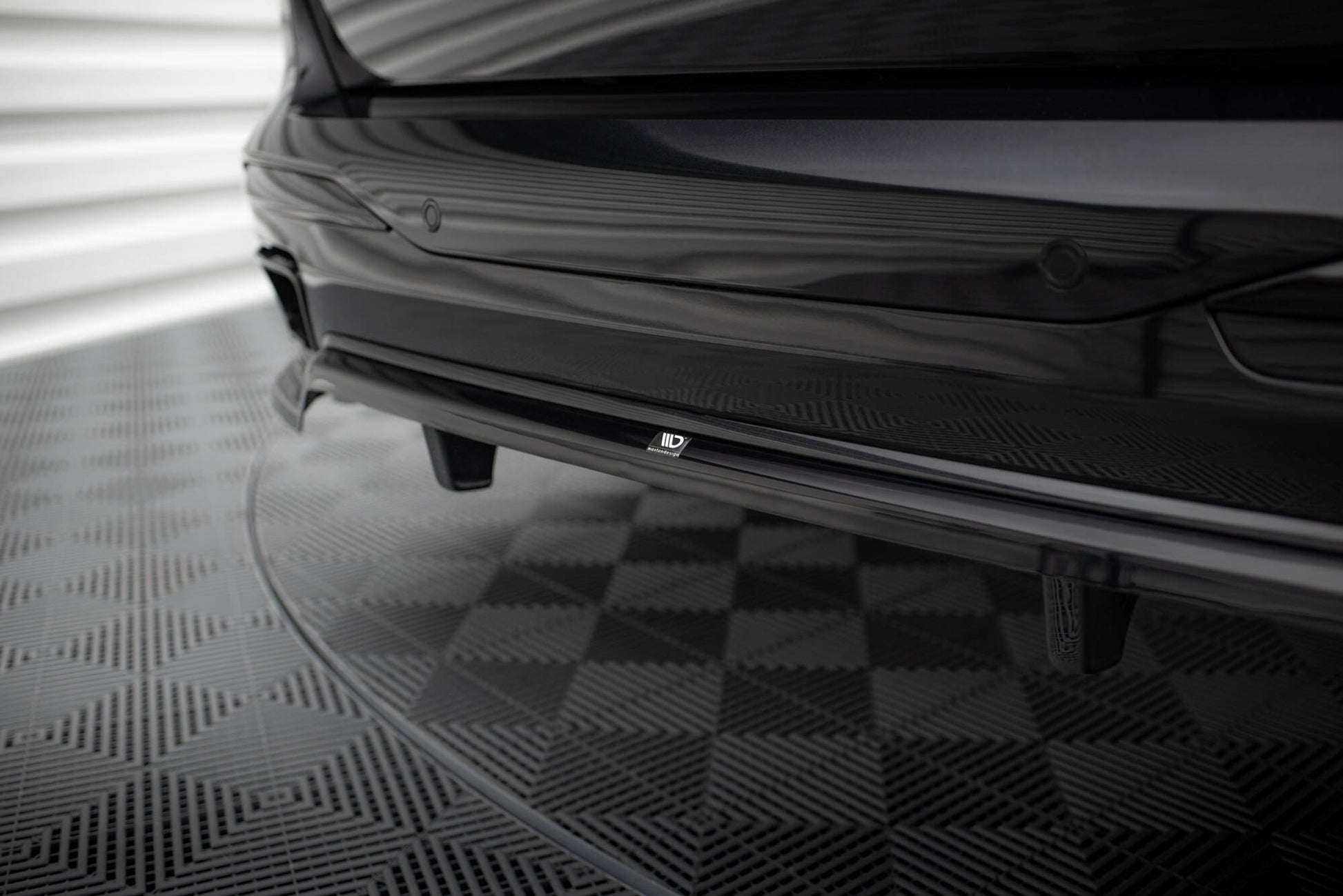 Maxton Mittlerer Diffusor Heck Ansatz DTM Look für BMW X7 M-Paket G07 Facelift schwarz Hochglanz