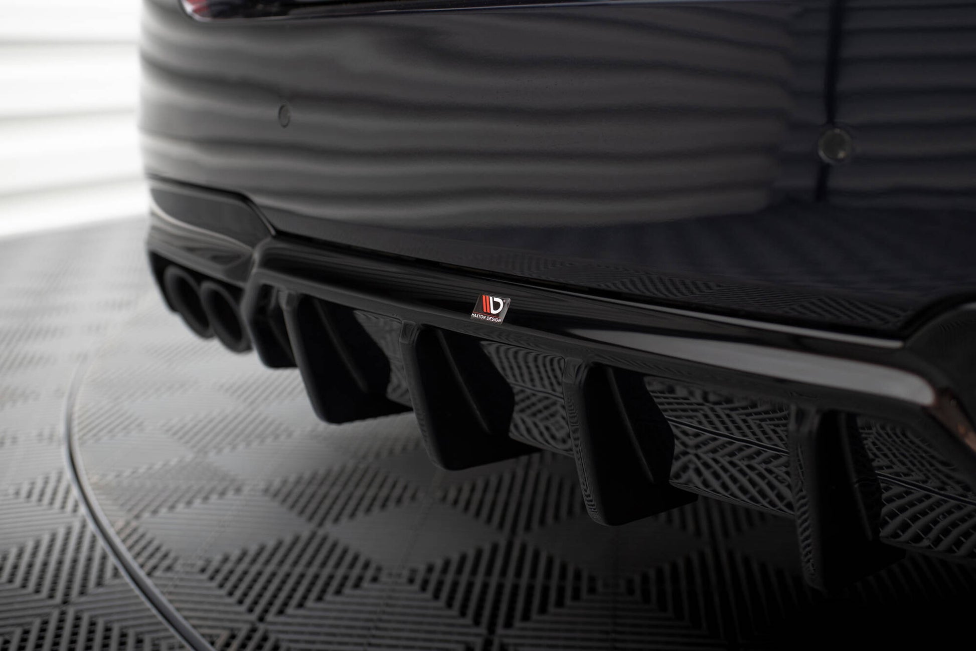 Maxton Diffusor Heck Ansatz V.2 für BMW 5er M-Paket F10 (Version mit einseitigem Doppelauspuff)