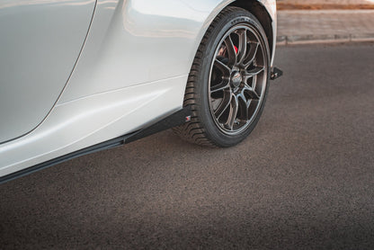 Maxton Robuste Racing Seitenschweller Ansatz für für + Flaps Toyota GR Yaris Mk4  schwarz Hochglanz