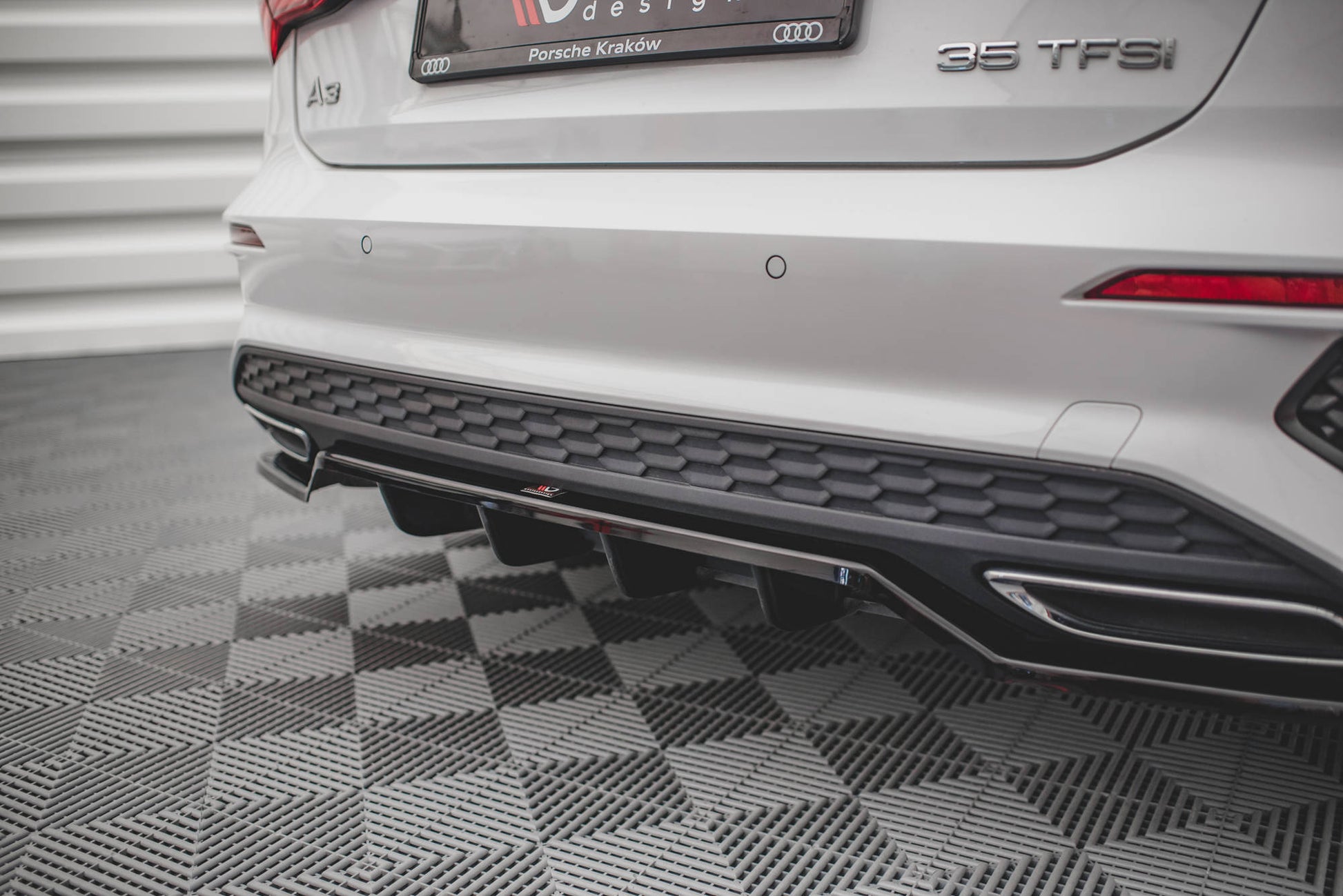 Maxton Mittlerer Diffusor Heck Ansatz DTM Look für Audi A3 S-Line Sportback 8Y schwarz Hochglanz