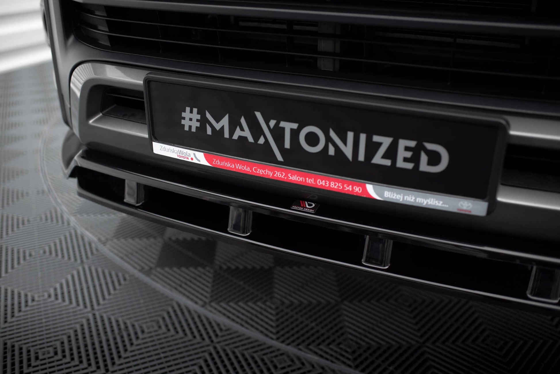 Maxton Front Ansatz für Toyota Hilux Invincible Mk8 Facelift schwarz Hochglanz