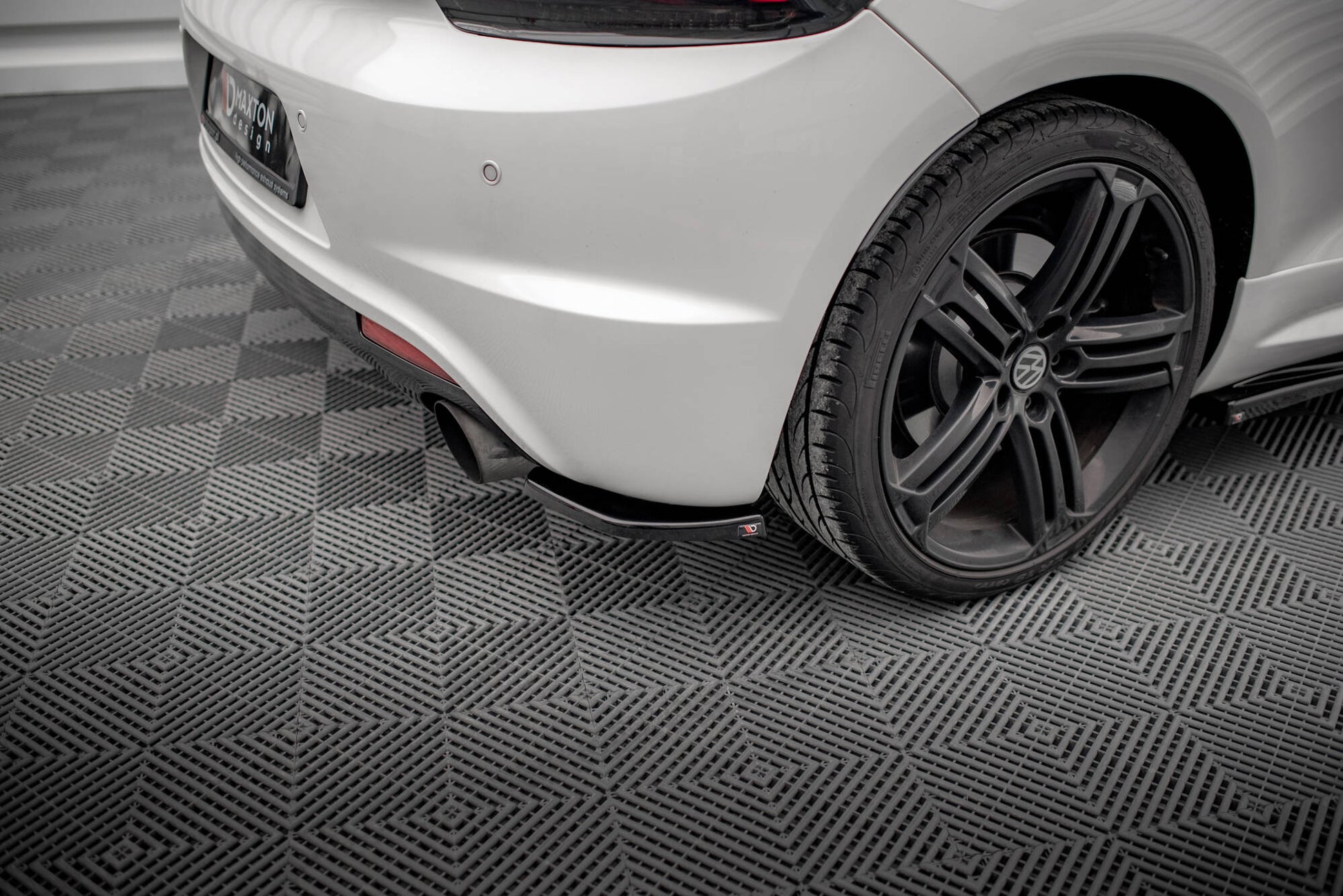 Maxton Heck Ansatz Flaps Diffusor V.2 für Volkswagen Scirocco R Mk3 schwarz Hochglanz