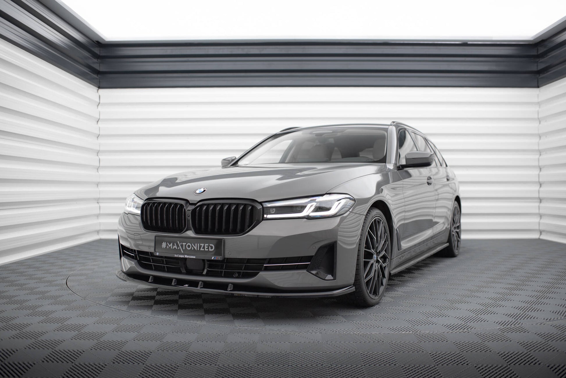 Maxton Front Ansatz V.1 für BMW 5er G30 / G31 Facelift schwarz Hochglanz