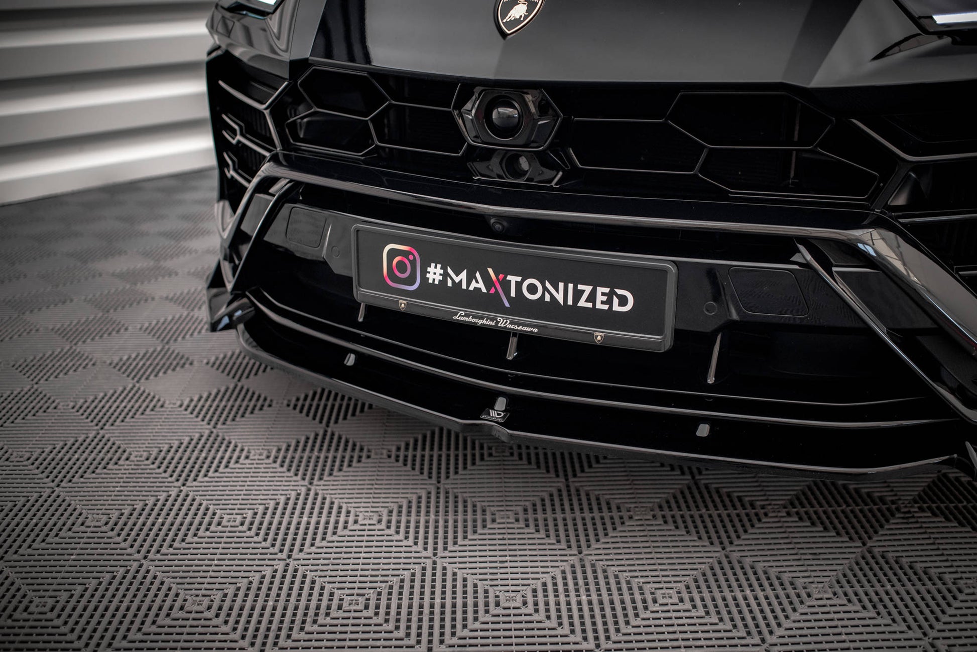 Maxton Front Ansatz V.1 für Lamborghini Urus Mk1 schwarz Hochglanz