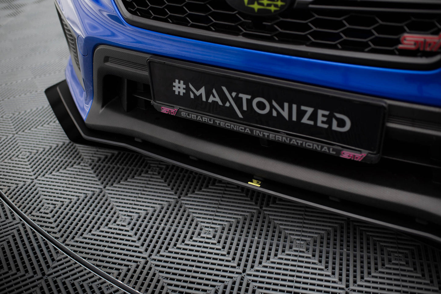 Maxton Street Pro Front Ansatz für +Flaps für + Flaps Subaru WRX STI Mk1 Facelift schwarz Hochglanz