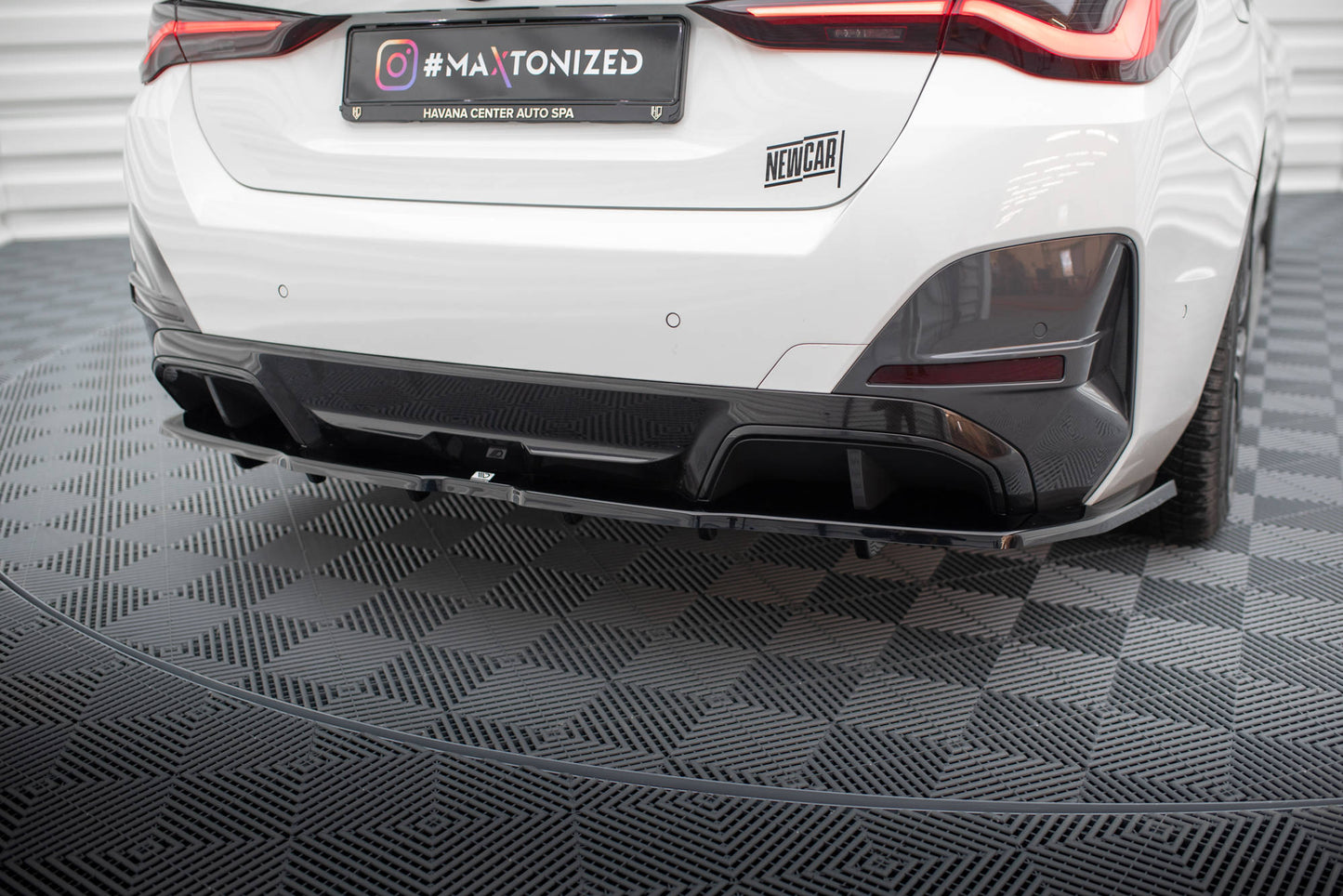 Maxton Mittlerer Diffusor Heck Ansatz DTM Look für V.1 BMW i4 M-Paket G26 schwarz Hochglanz