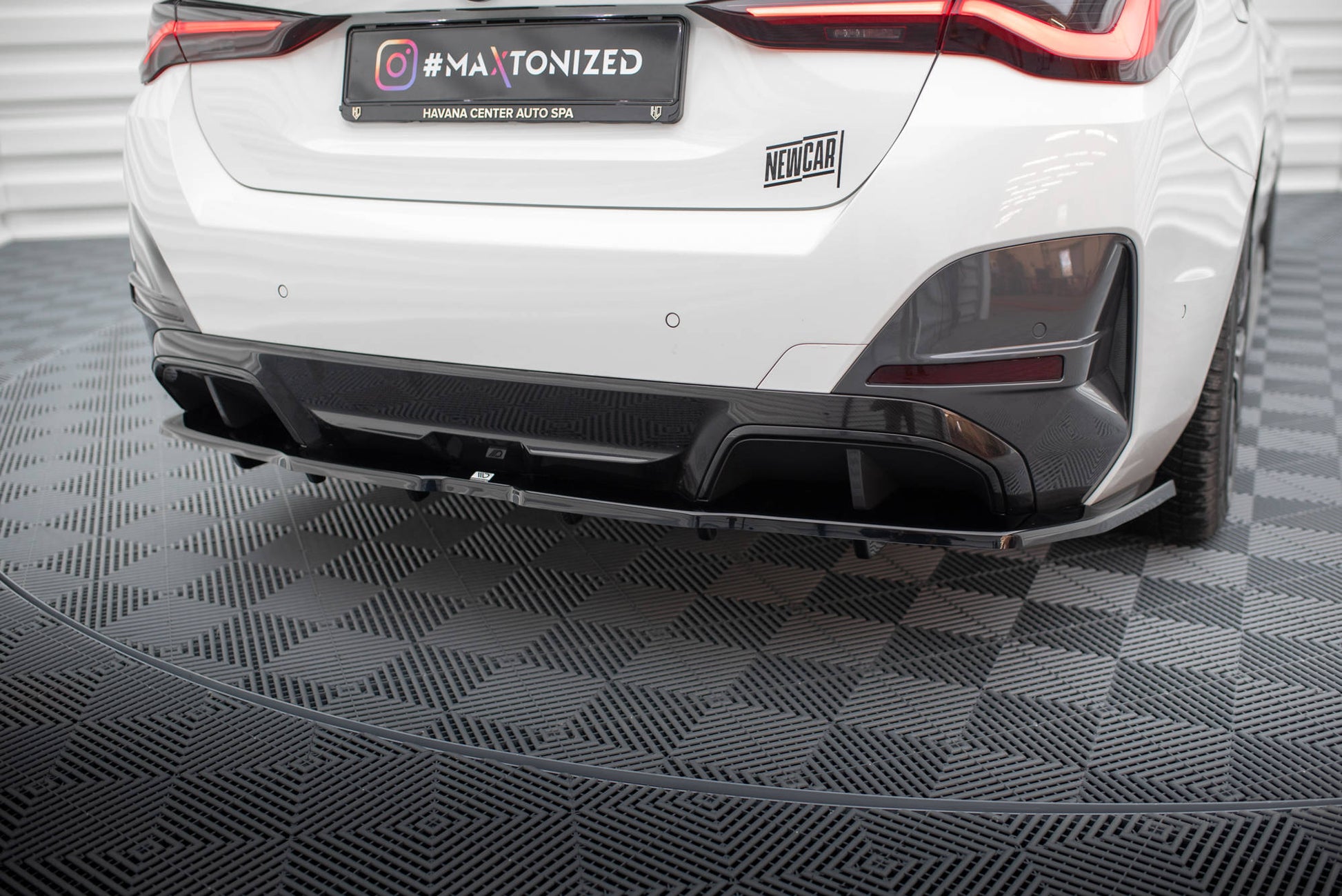Maxton Mittlerer Diffusor Heck Ansatz DTM Look für V.1 BMW i4 M-Paket G26 schwarz Hochglanz
