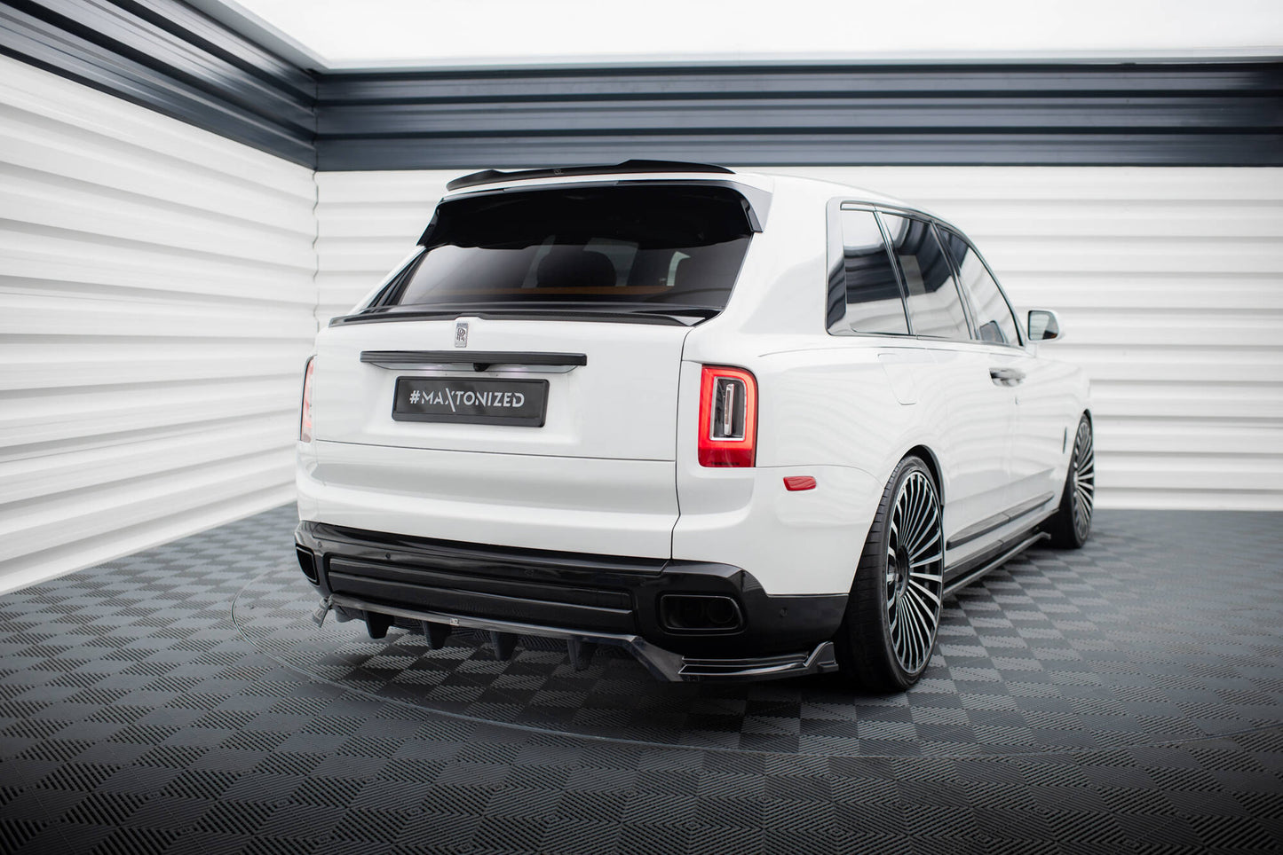 Maxton Spoiler CAP für Rolls Royce Cullinan schwarz Hochglanz