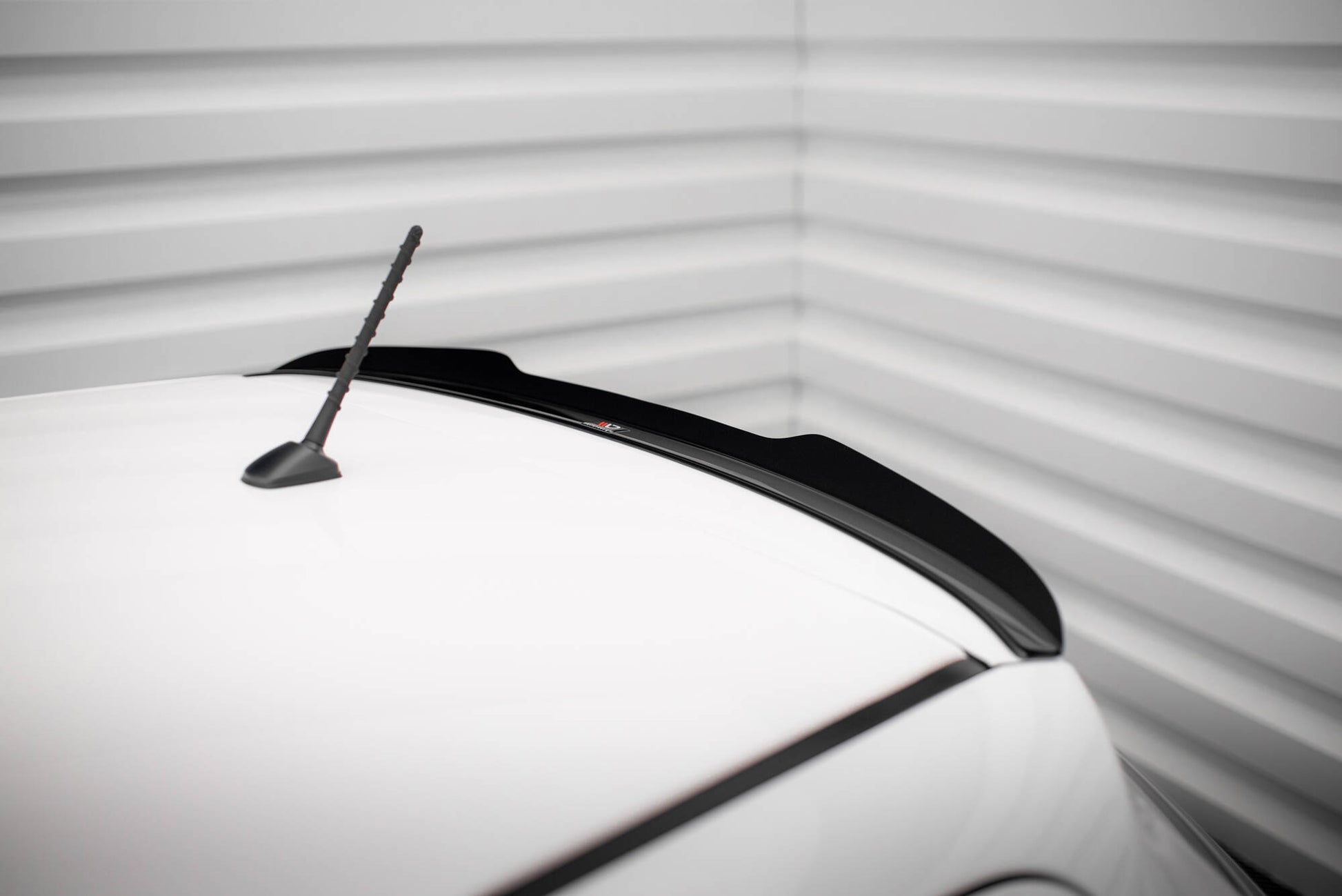 Maxton Spoiler CAP für Toyota Yaris Mk3 Facelift schwarz Hochglanz