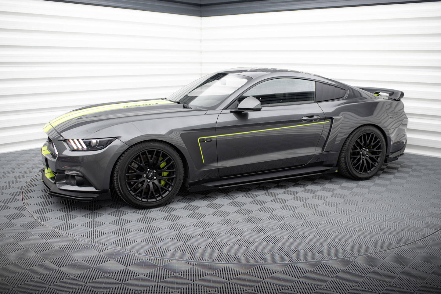 Maxton Side Flaps Ford Mustang GT Mk6  schwarz Hochglanz