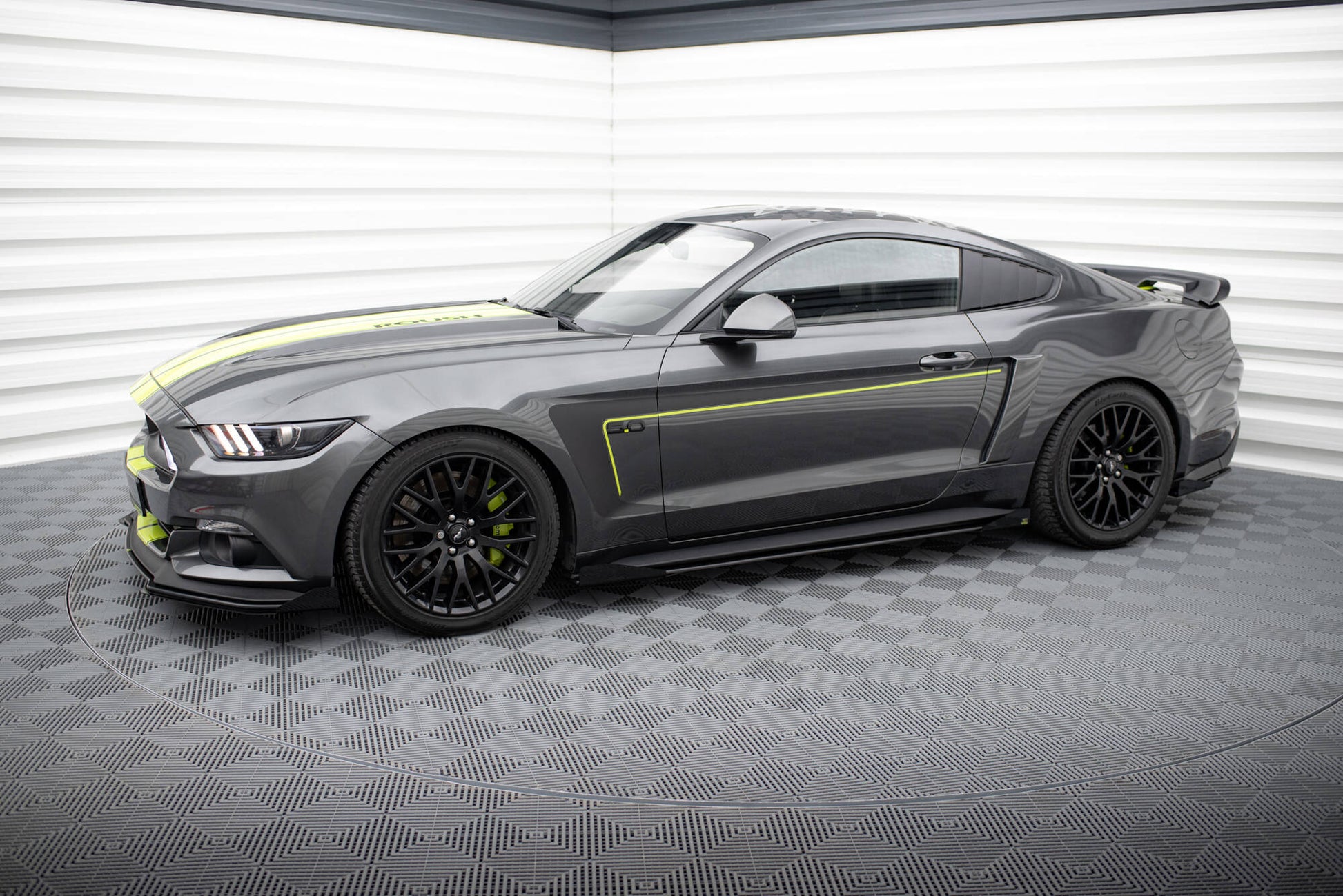 Maxton Side Flaps Ford Mustang GT Mk6  schwarz Hochglanz