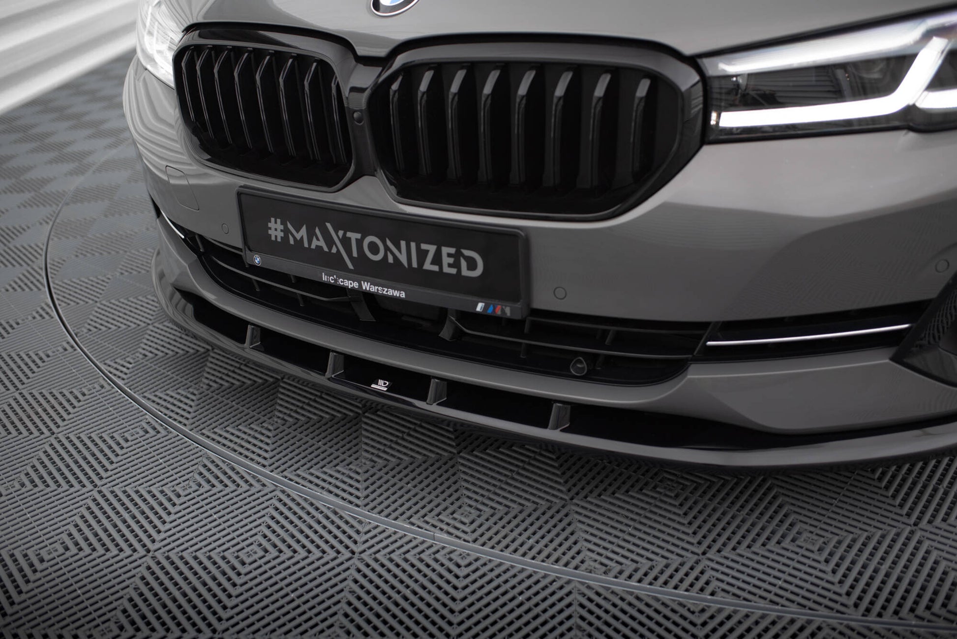 Maxton Front Ansatz V.1 für BMW 5er G30 / G31 Facelift schwarz Hochglanz
