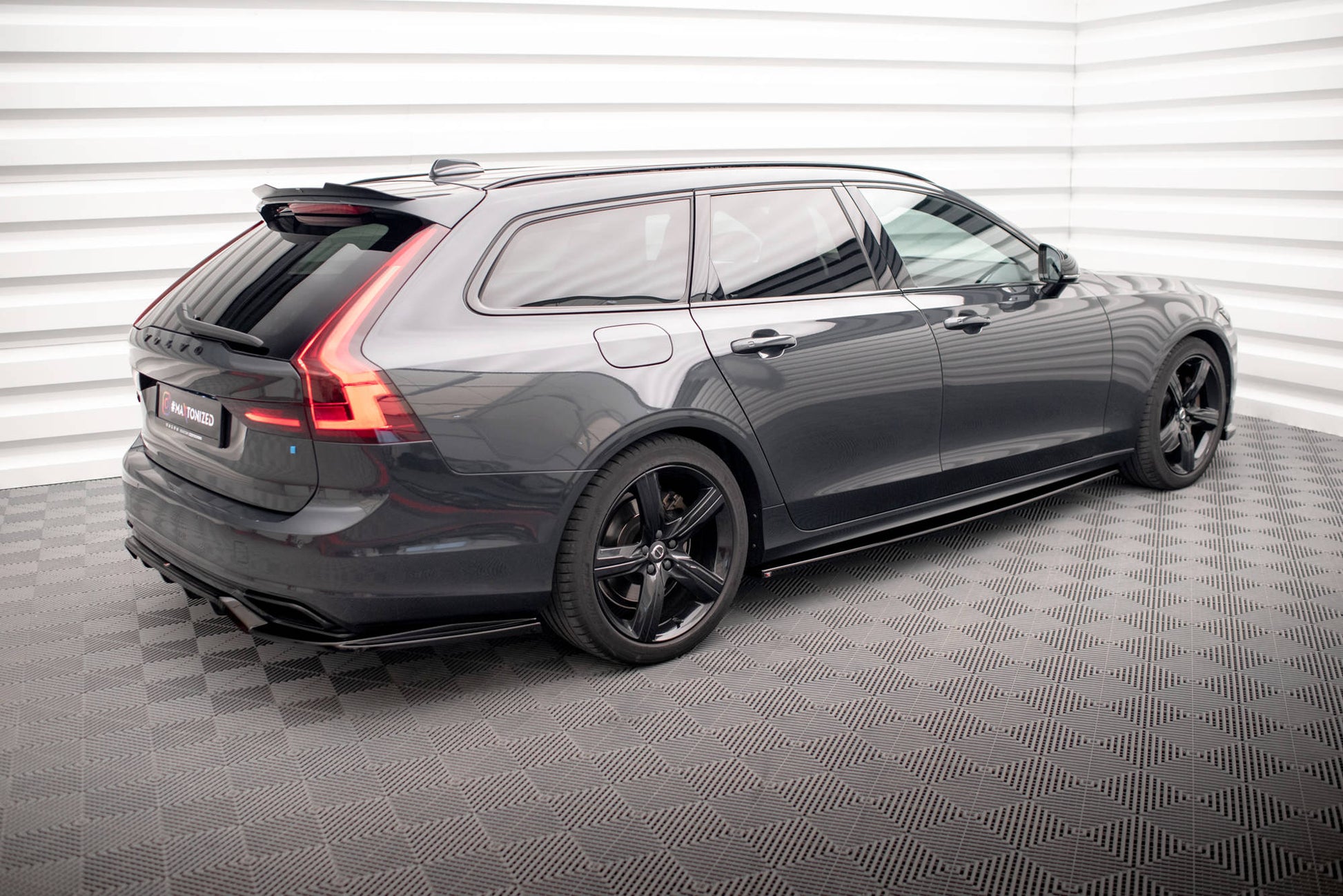 Maxton Seitenschweller Ansatz für Volvo V90 / S90 R-Design Mk2 schwarz Hochglanz