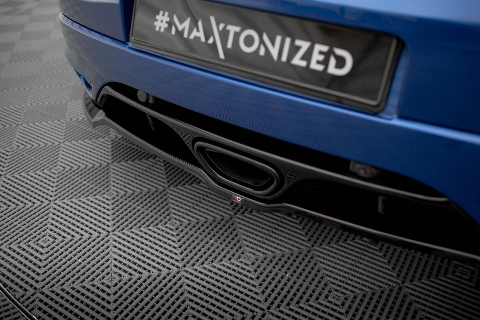 Maxton Mittlerer Diffusor Heck Ansatz DTM Look für Renault Megane RS Mk3 schwarz Hochglanz