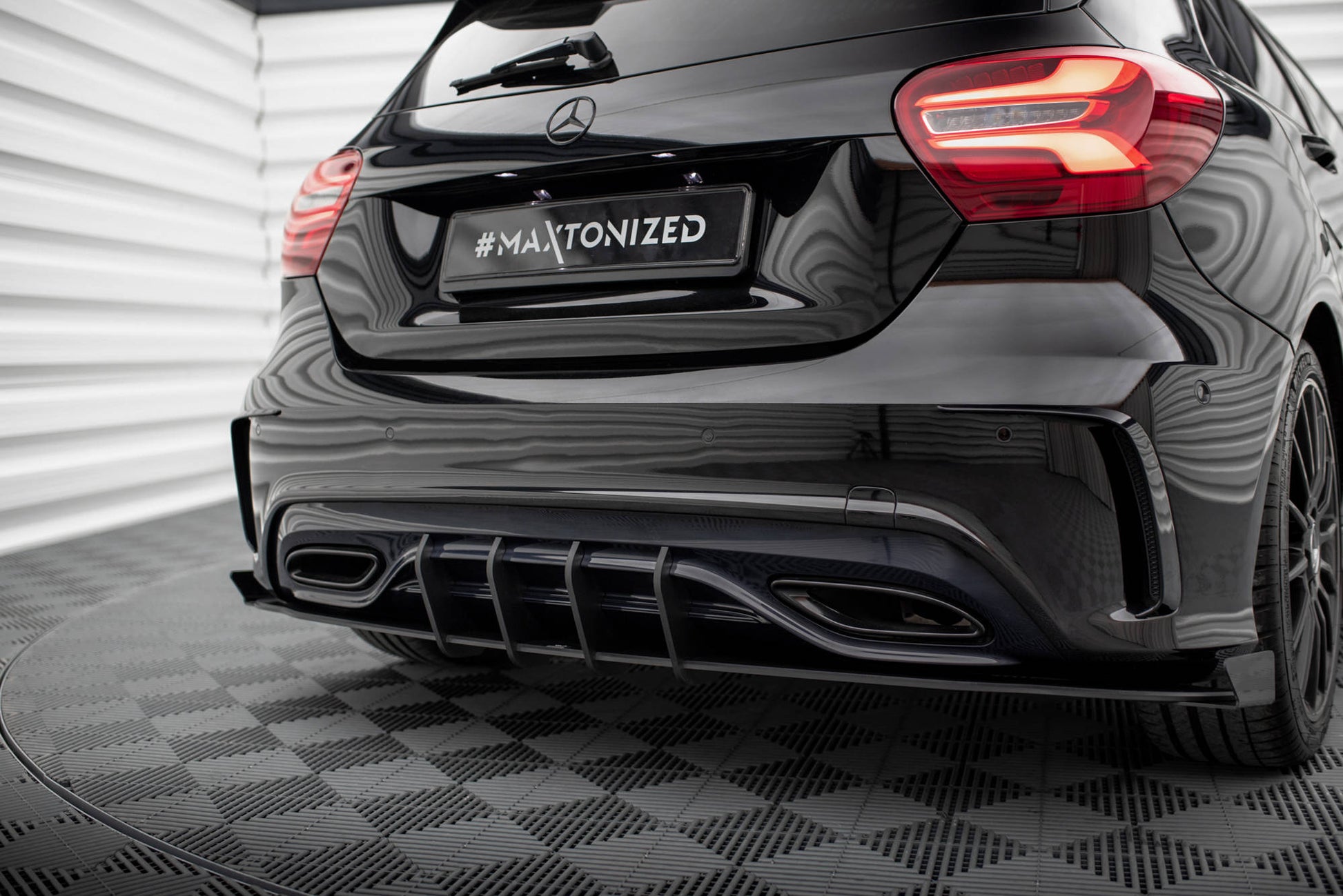 Maxton Hintere Seiten Flaps für Mercedes-Benz A AMG-Line W176 Facelift schwarz Hochglanz