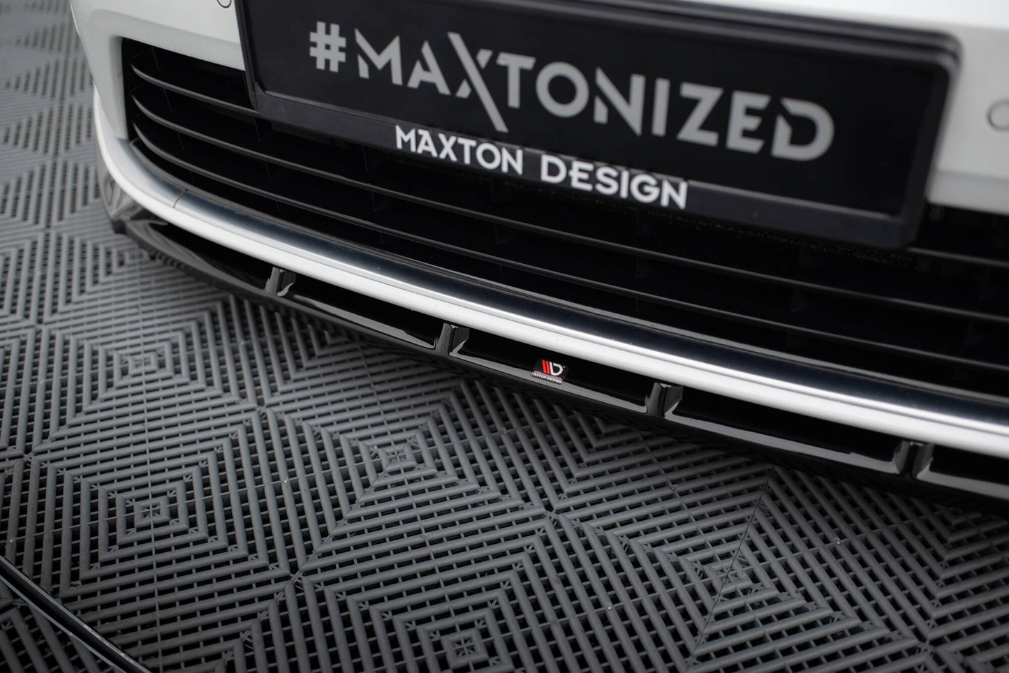 Maxton Front Ansatz V.5 +Flaps für Volkswagen Golf R Mk7