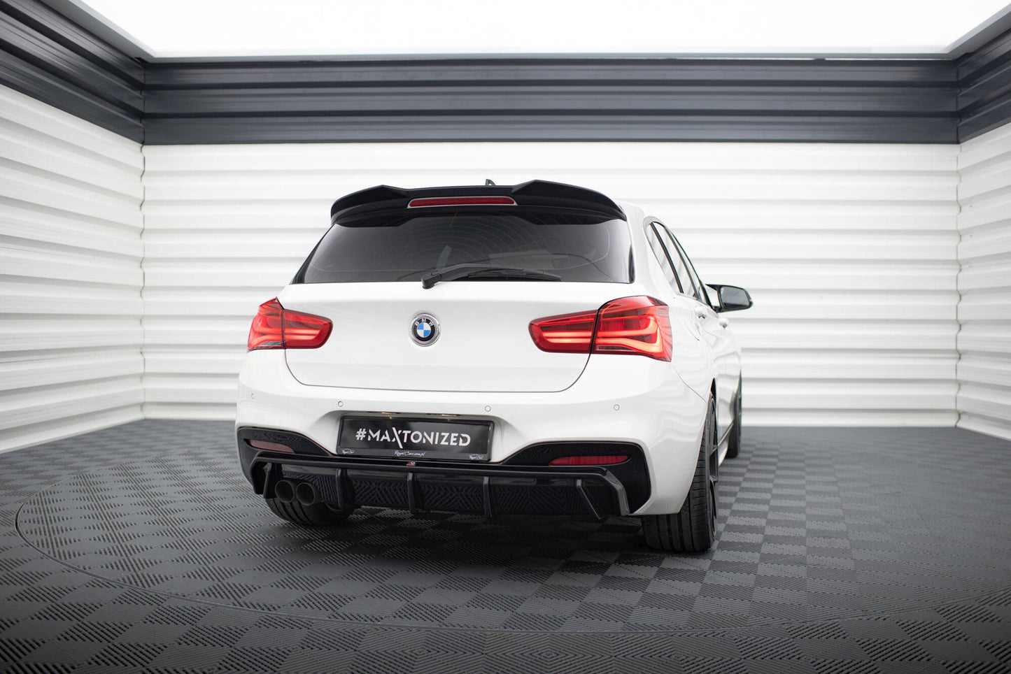 Maxton Diffusor Heck Ansatz für BMW 1er M-Paket F20 Facelift (Einseitige Doppelauspuffversion)