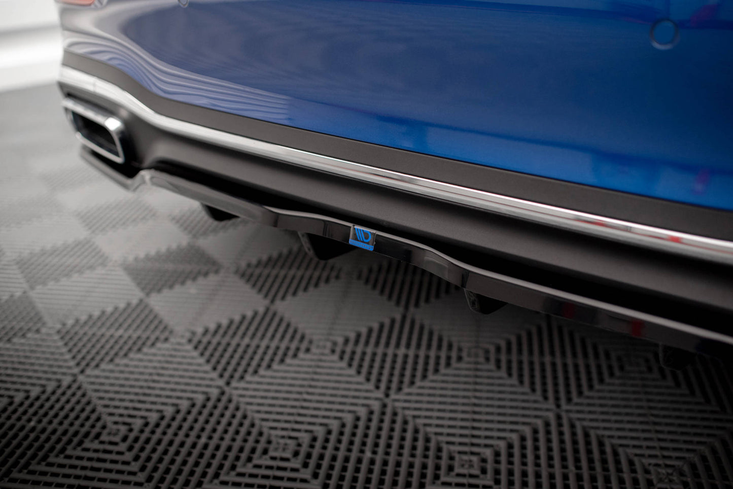 Maxton Mittlerer Diffusor Heck Ansatz DTM Look für Mercedes-Benz C AMG-Line W206 schwarz Hochglanz