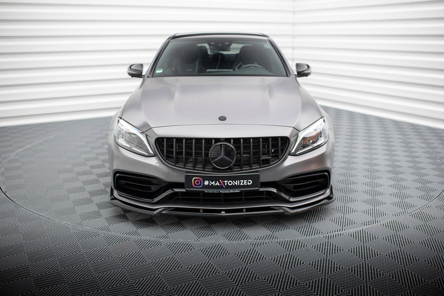 Maxton Front Ansatz V.2 für Mercedes-AMG C63 Limousine / Kombi W205 Facelift schwarz Hochglanz