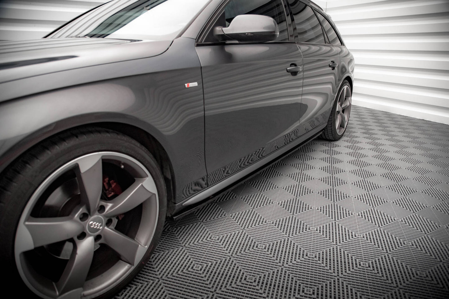 Maxton Seitenschweller Ansatz für V.2 für Audi A4 / A4 S-Line / S4 B8  schwarz Hochglanz