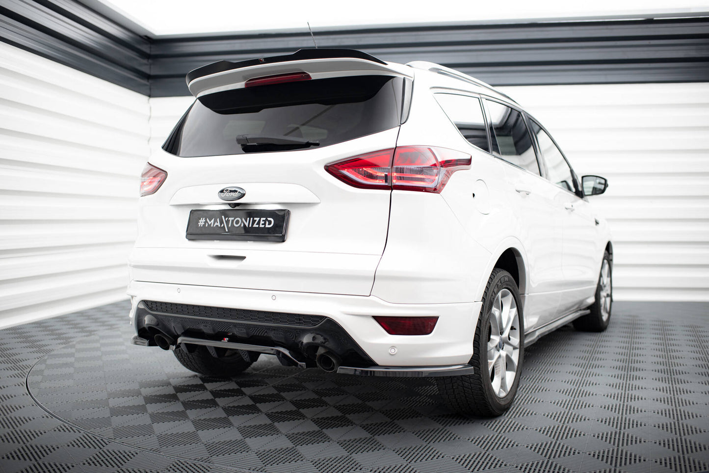 Maxton Spoiler CAP für Ford Kuga ST-Line Mk2 schwarz Hochglanz