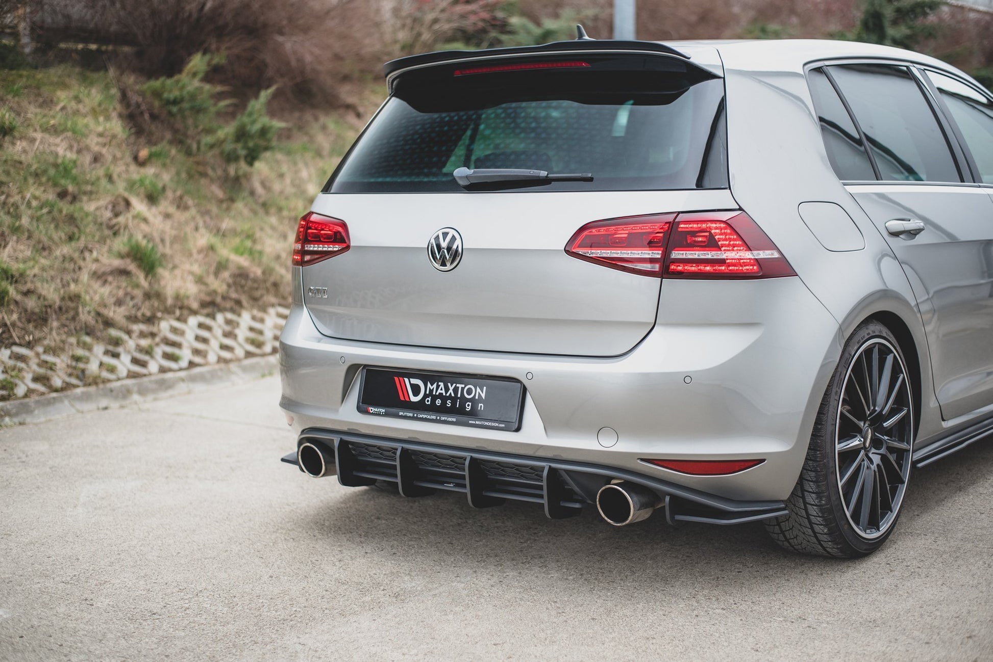 Maxton Robuste Racing Heckschürze V.1 für VW Golf 7 GTI