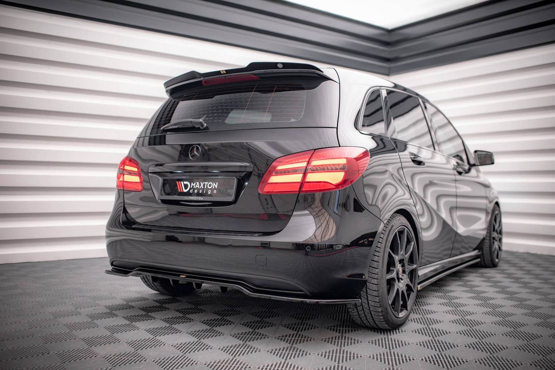 Maxton Spoiler CAP für Mercedes-Benz B W246 Facelift schwarz Hochglanz