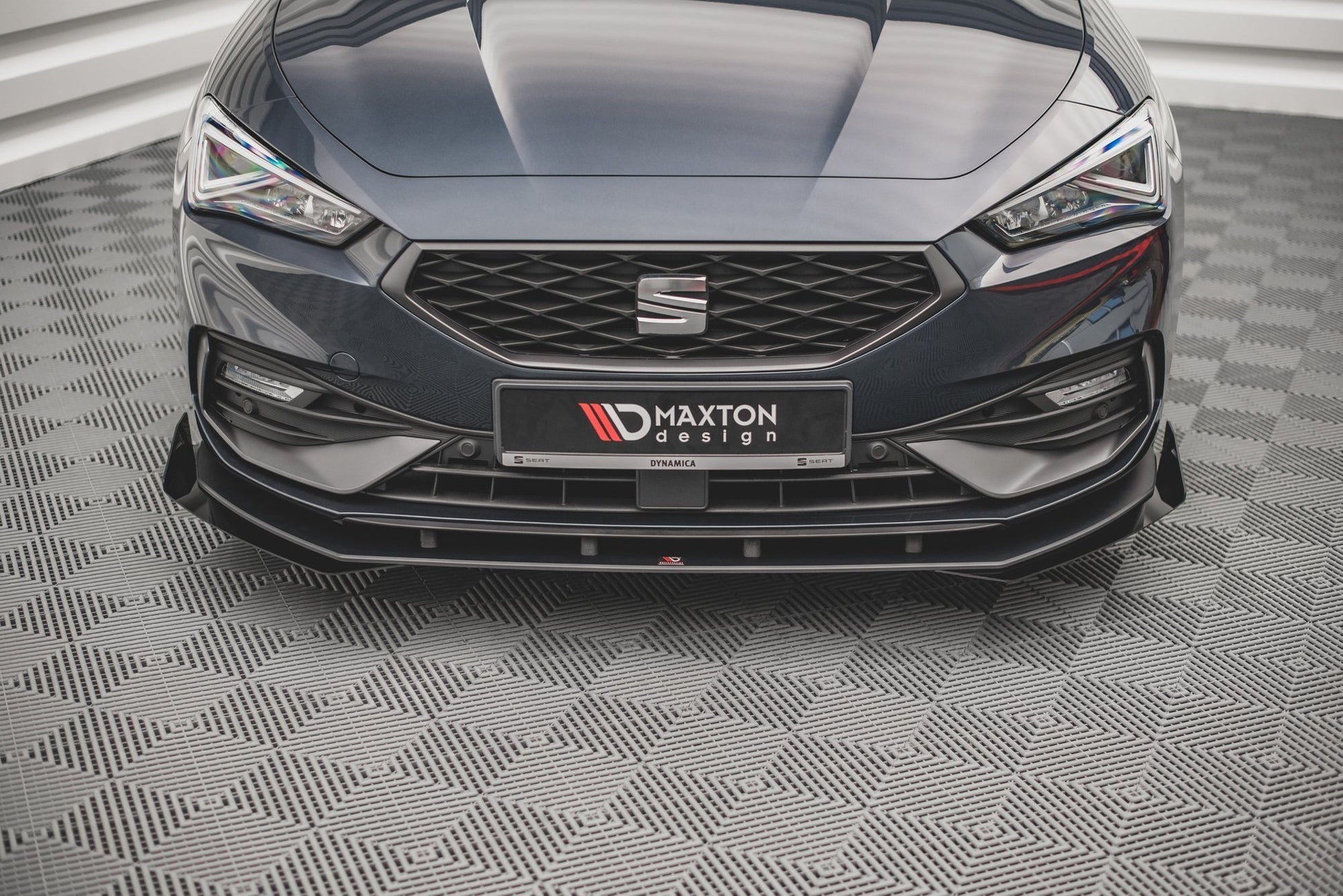 Maxton Street Pro Front Ansatz für +Flaps für Seat Leon FR Mk4 schwarz Hochglanz