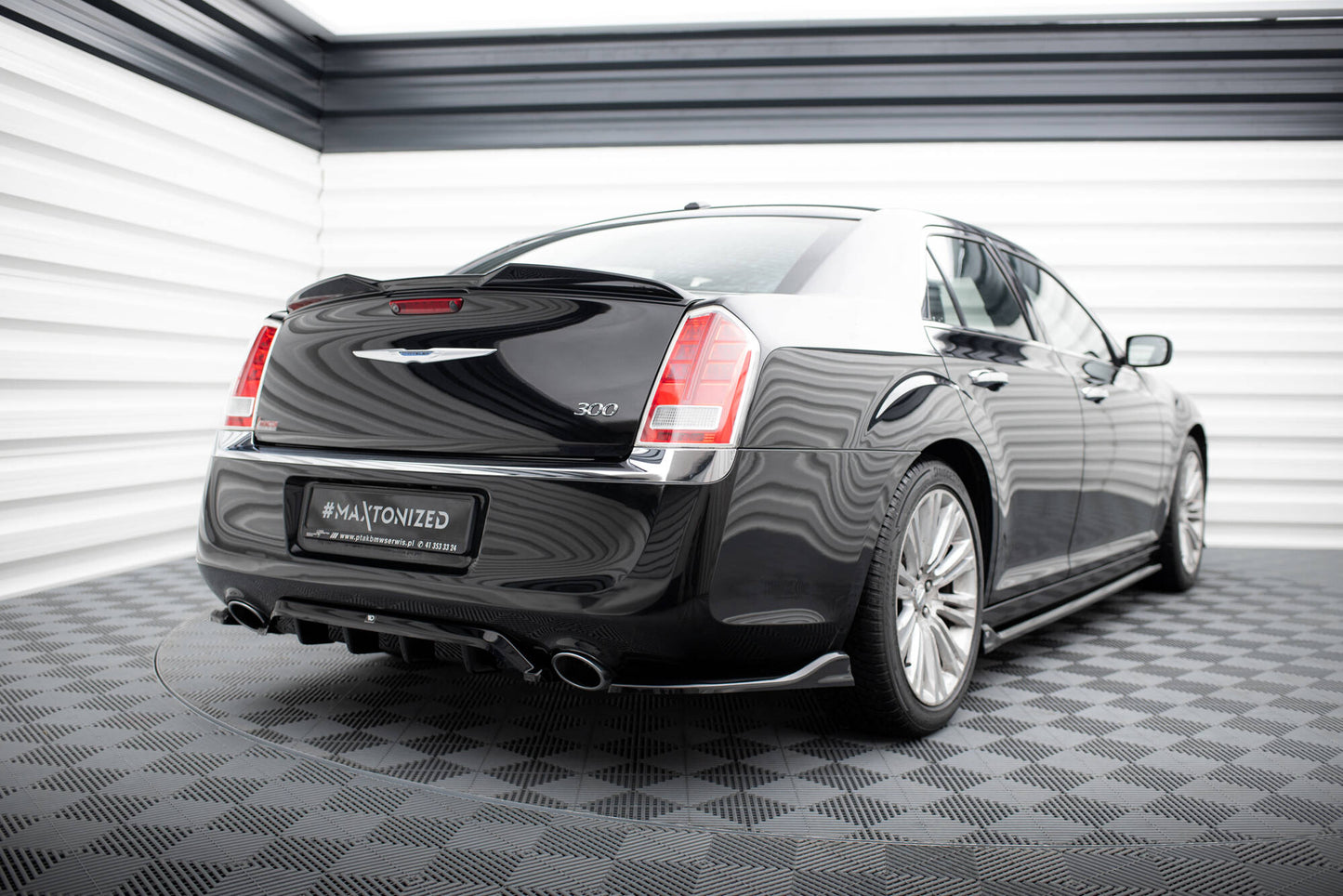 Maxton Heck Ansatz Flaps Diffusor für Chrysler 300 Mk2 schwarz Hochglanz