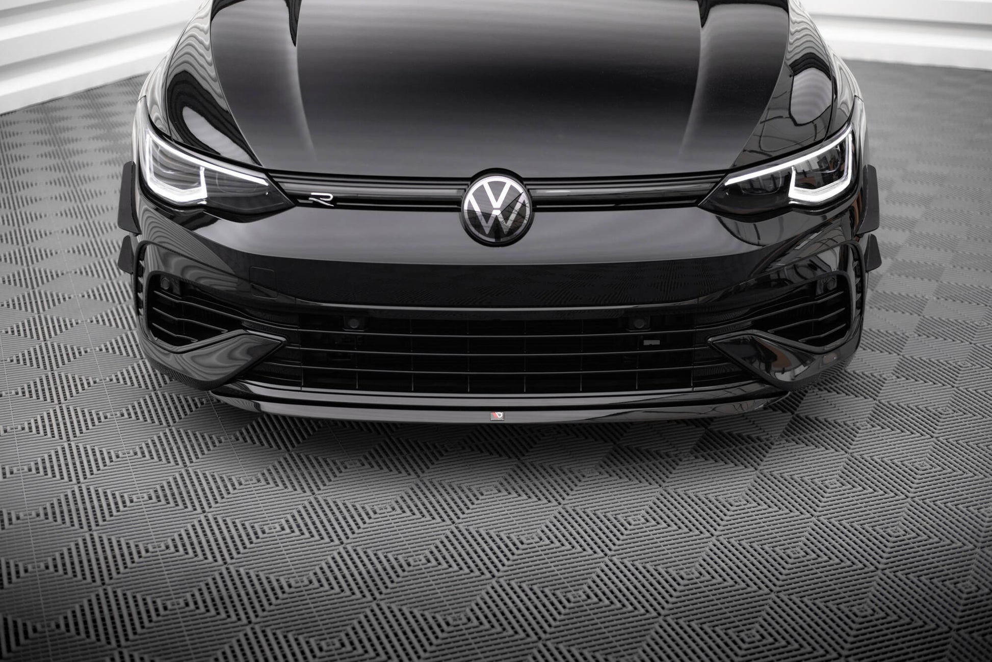 Maxton Front Ansatz V.7 für Volkswagen Golf R Mk8 schwarz Hochglanz