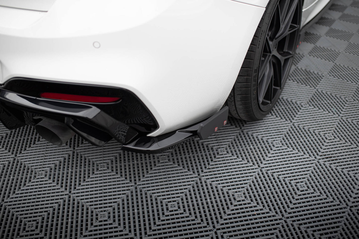 Maxton Heck Ansatz Flaps Diffusor V.5 +Flaps für BMW 1er M-Paket / M140i F20 Facelift