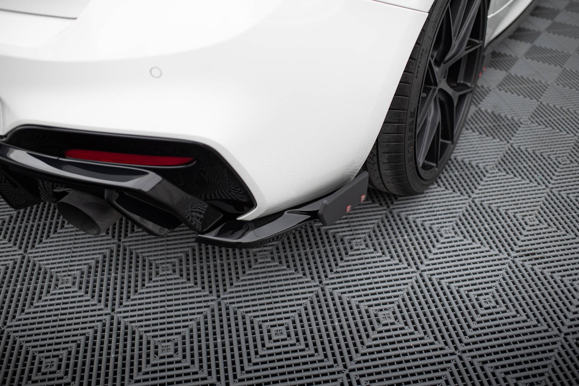 Maxton Heck Ansatz Flaps Diffusor V.5 +Flaps für BMW 1er M-Paket / M140i F20 Facelift