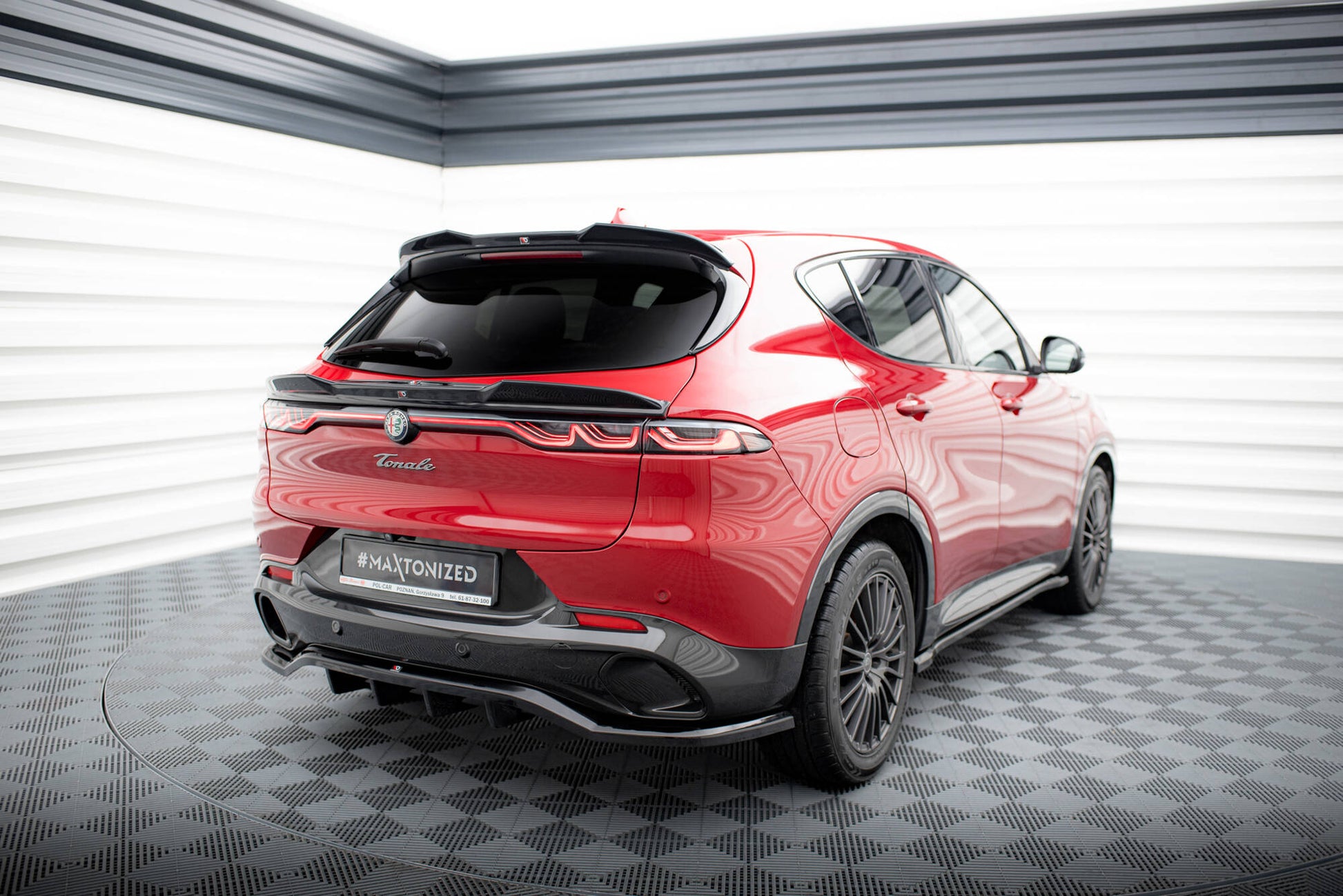 Maxton Mittlerer Diffusor Heck Ansatz DTM Look für Alfa Romeo Tonale Mk1 schwarz Hochglanz