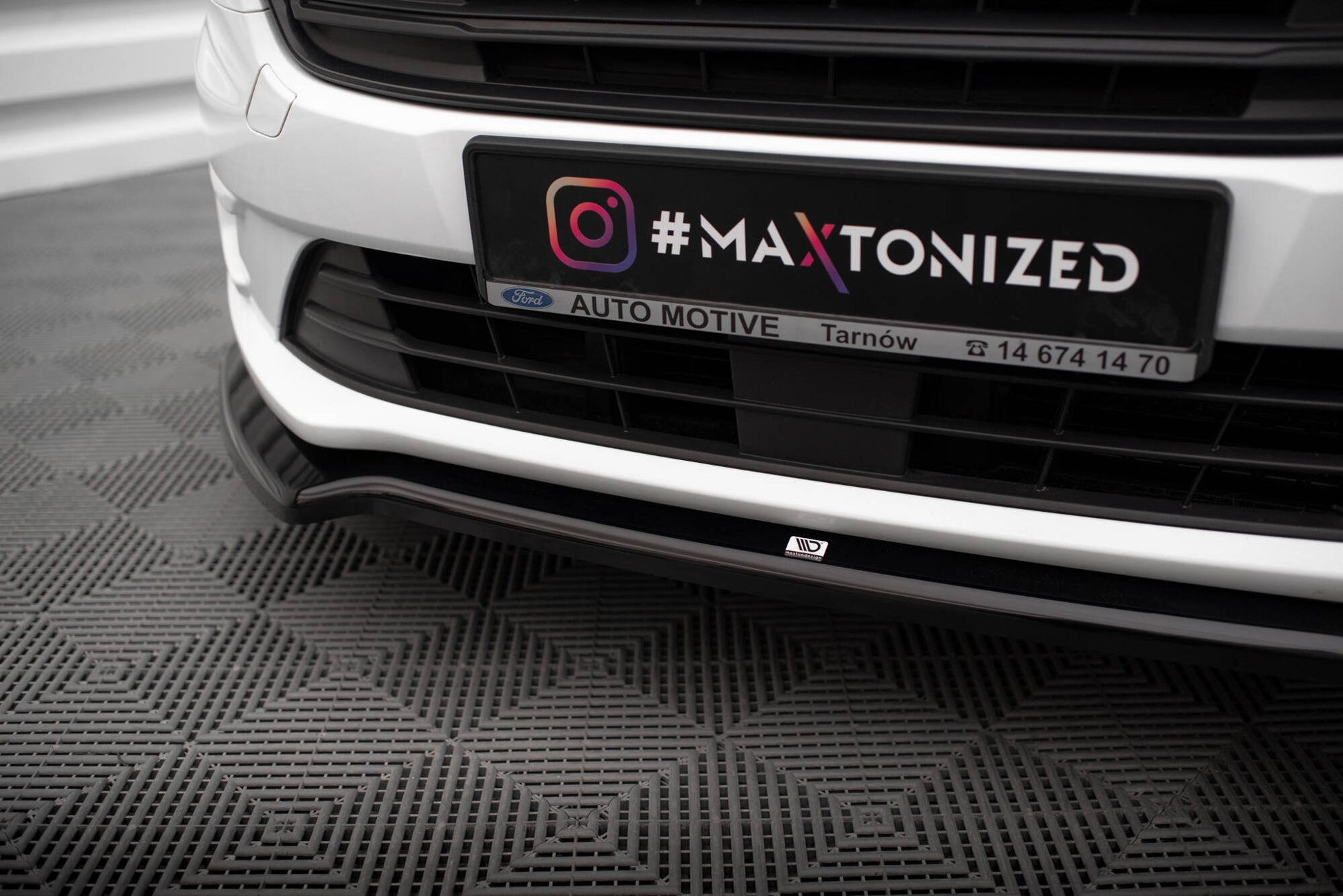 Maxton Front Ansatz V.1 für Ford Transit Connect Mk2 Facelift schwarz Hochglanz