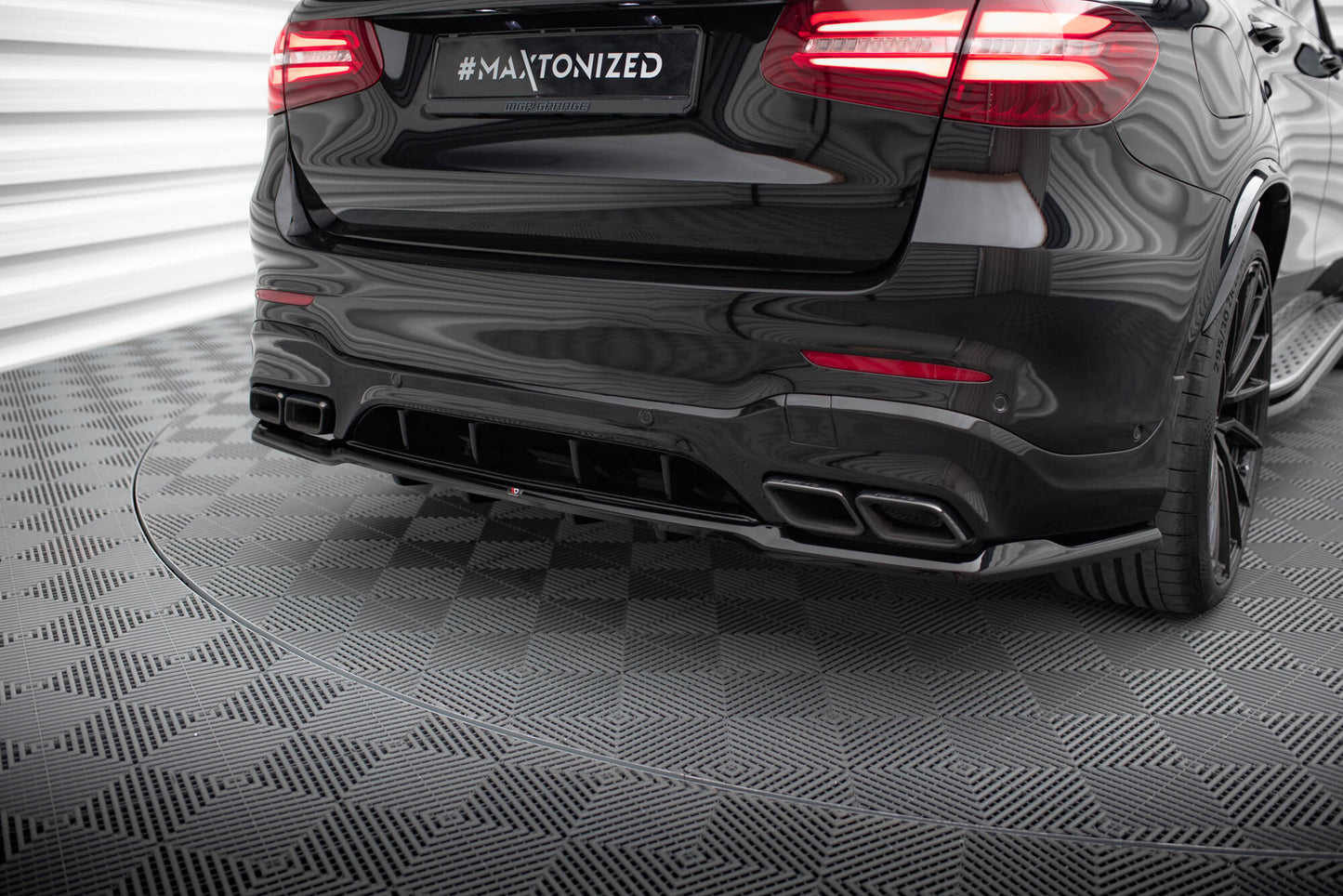 Maxton Mittlerer Diffusor Heck Ansatz DTM Look für V.2 Mercedes-AMG GLC 63 SUV X253 schwarz Hochglanz