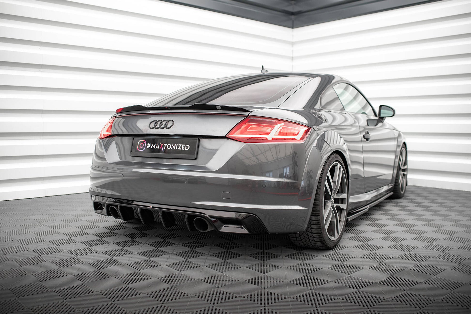 Maxton Diffusor Heck Ansatz für Audi TT S-Line 8S schwarz Hochglanz