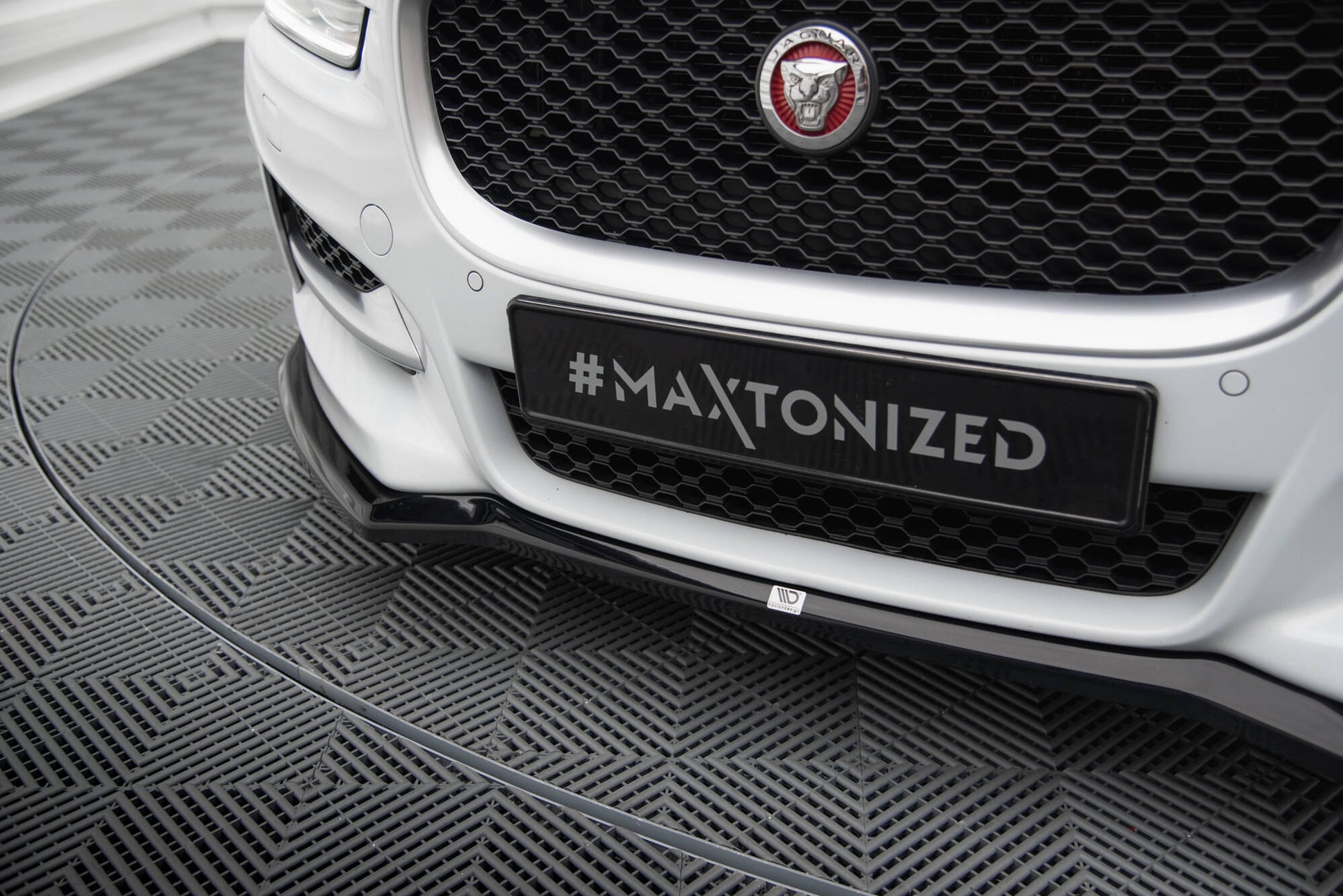 Maxton Front Ansatz V.1 für Jaguar XE R-Sport X760 schwarz Hochglanz