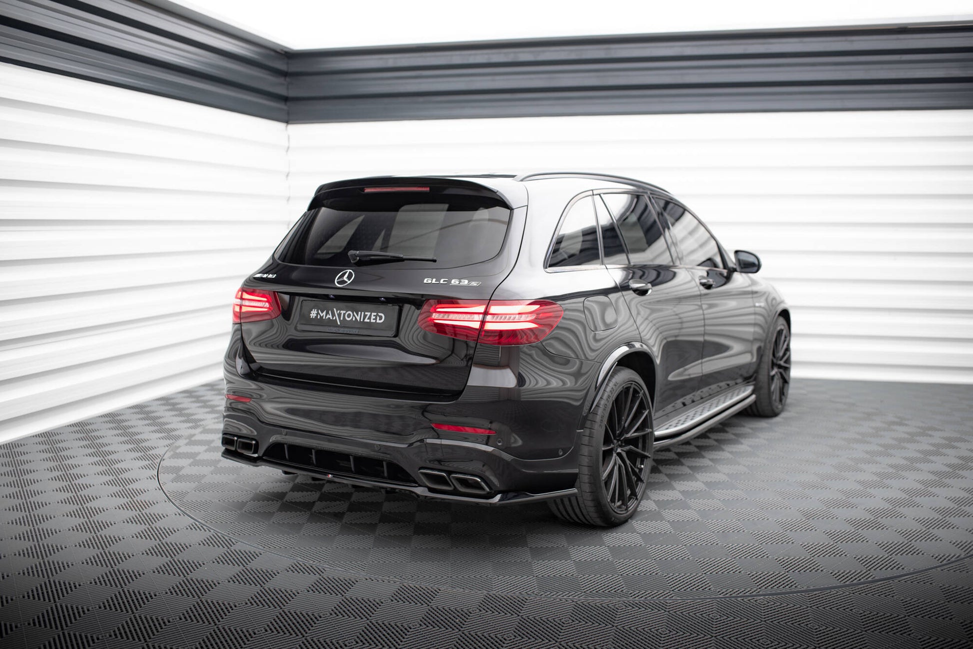 Maxton Mittlerer Diffusor Heck Ansatz DTM Look für V.2 Mercedes-AMG GLC 63 SUV X253 schwarz Hochglanz