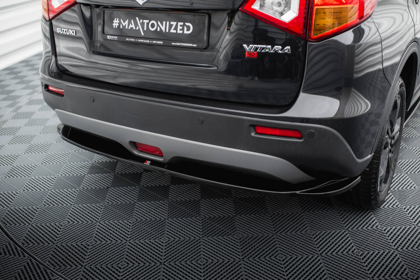 Maxton Zentrale Hinten Splitte Suzuki Vitara S Mk2 schwarz Hochglanz