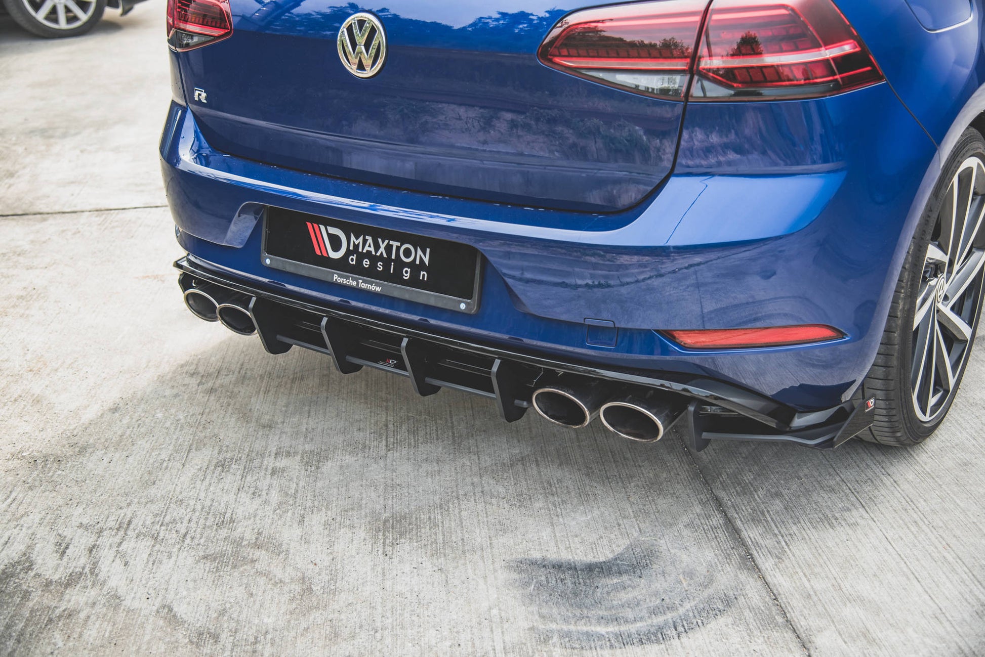Maxton Robuste Racing Heckschürze für VW Golf 7 R Facelift