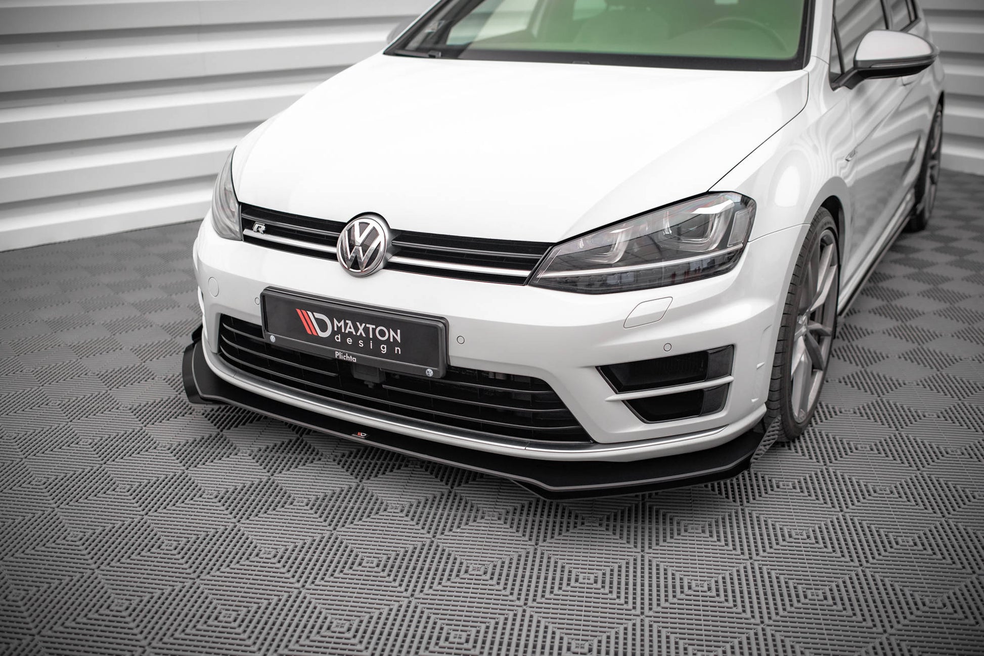 Maxton Street Pro Front Ansatz für +Flaps für V.1 + Flaps Volkswagen Golf R Mk7 schwarz Hochglanz