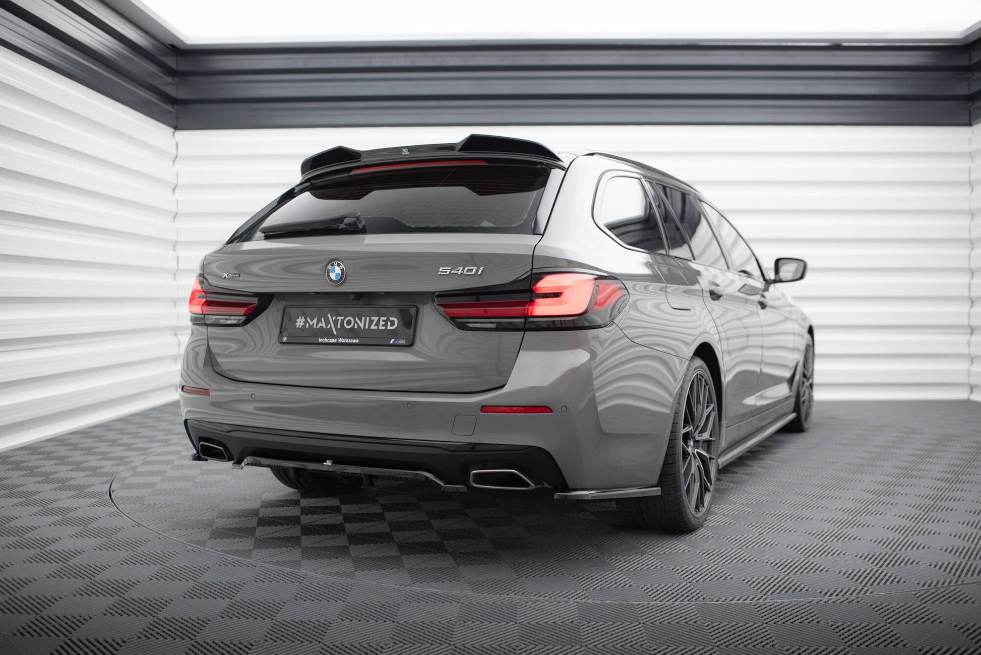 Maxton Heck Ansatz Flaps Diffusor für BMW 5er G30 / G31 Facelift schwarz Hochglanz