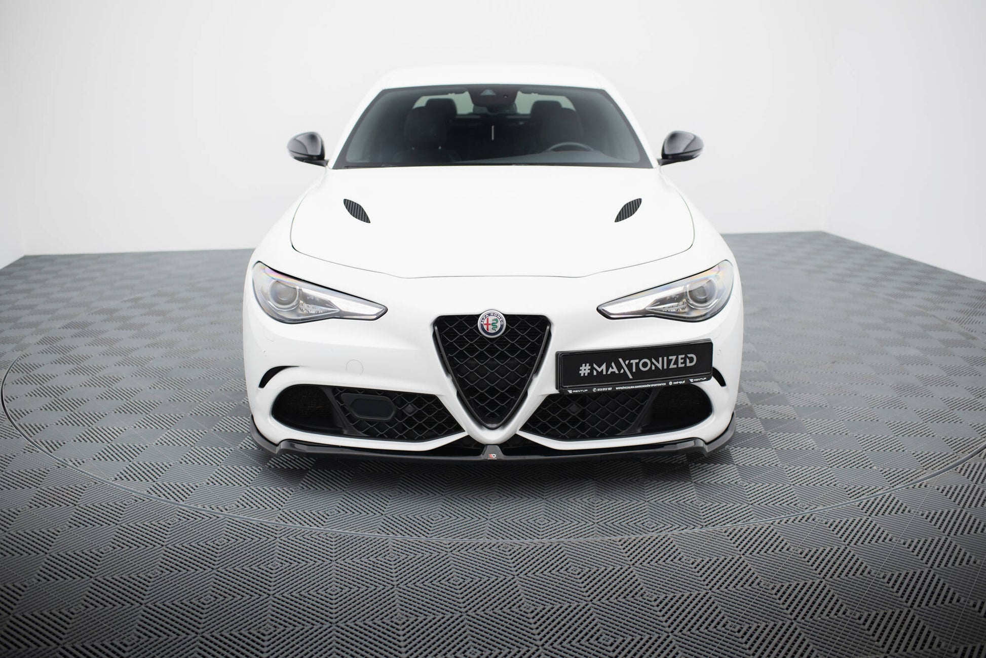 Maxton Front Ansatz für Alfa Romeo Giulia Quadrifoglio schwarz Hochglanz
