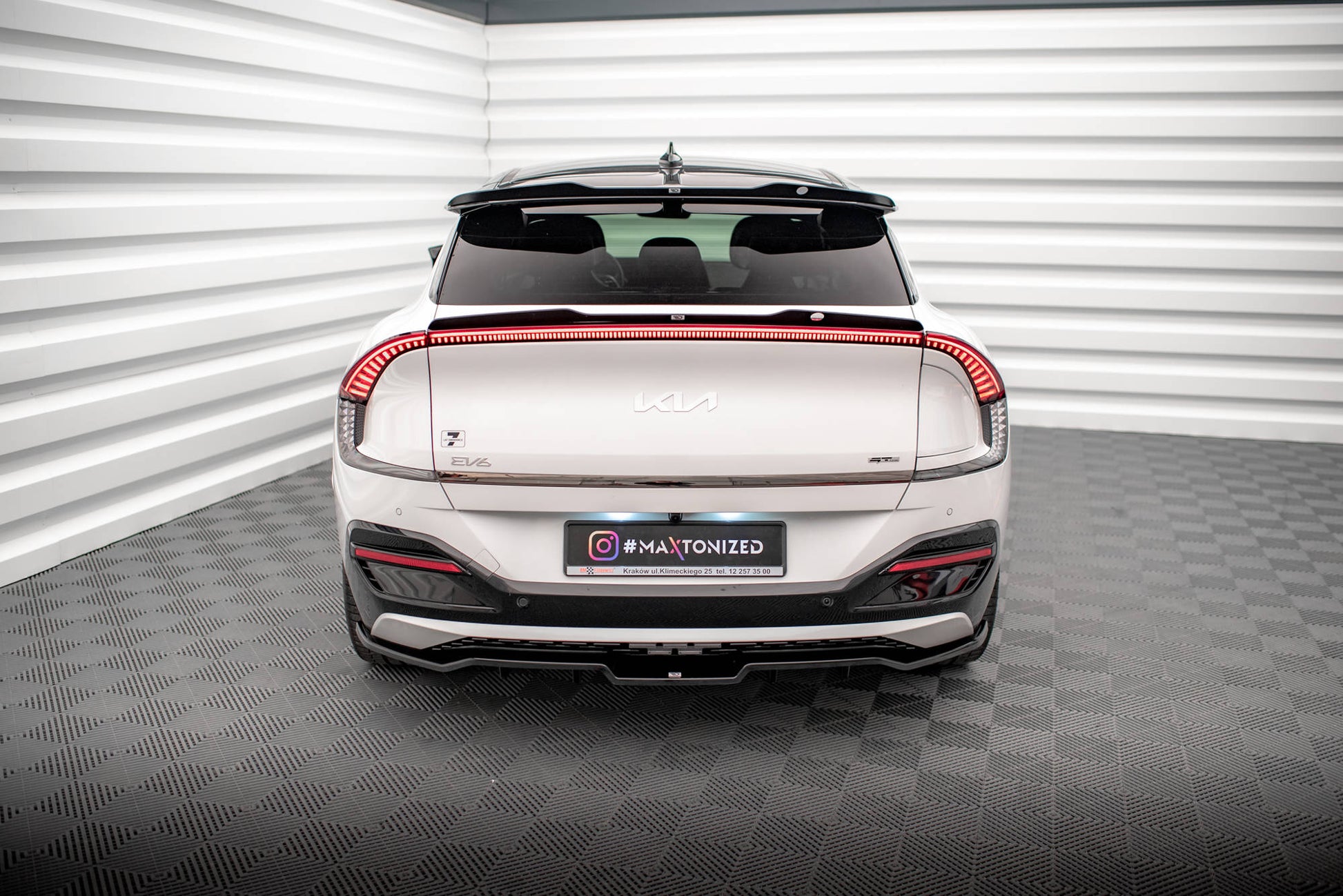 Maxton Mittlerer Diffusor Heck Ansatz DTM Look für Kia EV6 GT-Line Mk1 schwarz Hochglanz