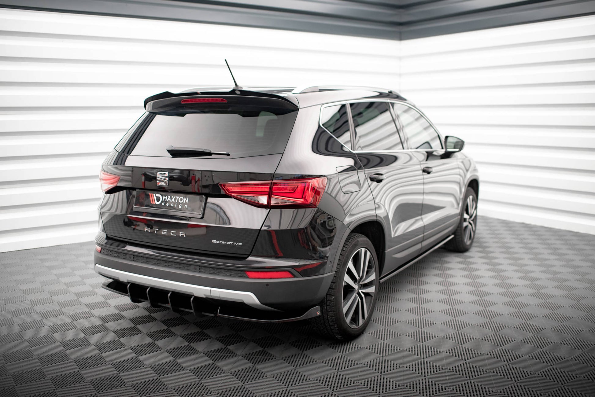 Maxton Spoiler CAP für Seat Ateca Mk1 schwarz Hochglanz