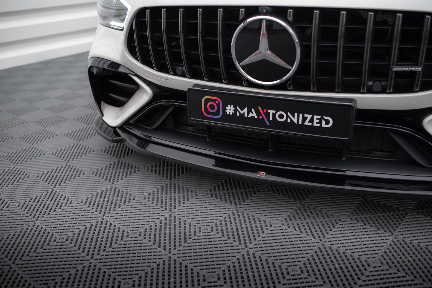 Maxton Front Ansatz V.1 für Mercedes-AMG GT 43 4 Door Coupe V8 Styling Package schwarz Hochglanz