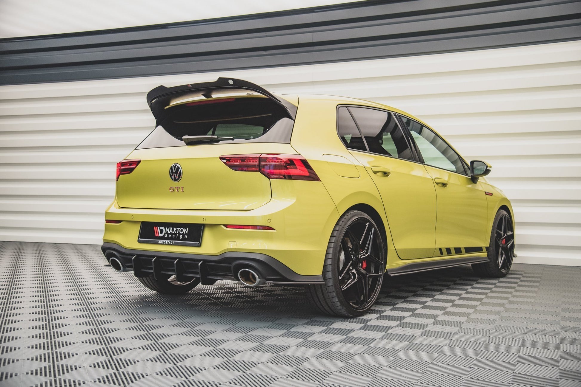 Maxton Robuste Racing Heckschürze V.1 für Volkswagen Golf 8 GTI Clubsport